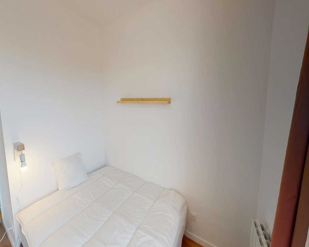 Private room for rent for €975 per month in Issy-les-Moulineaux, Rue Pierre Poli
