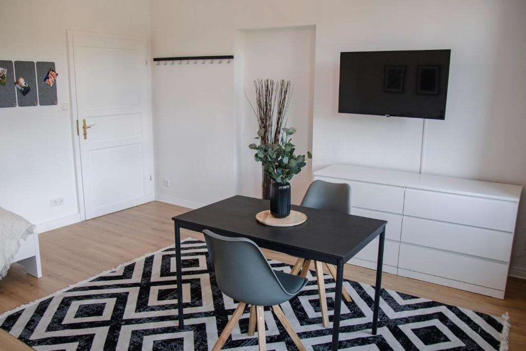 Apartment for rent for €3,780 per month in Grünheide (Mark), Friedrich-Engels-Straße