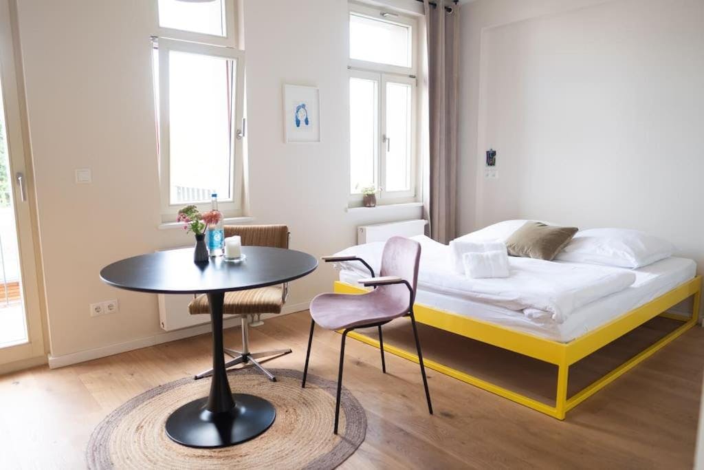 Apartment for rent for €1,900 per month in Leipzig, Merseburger Straße