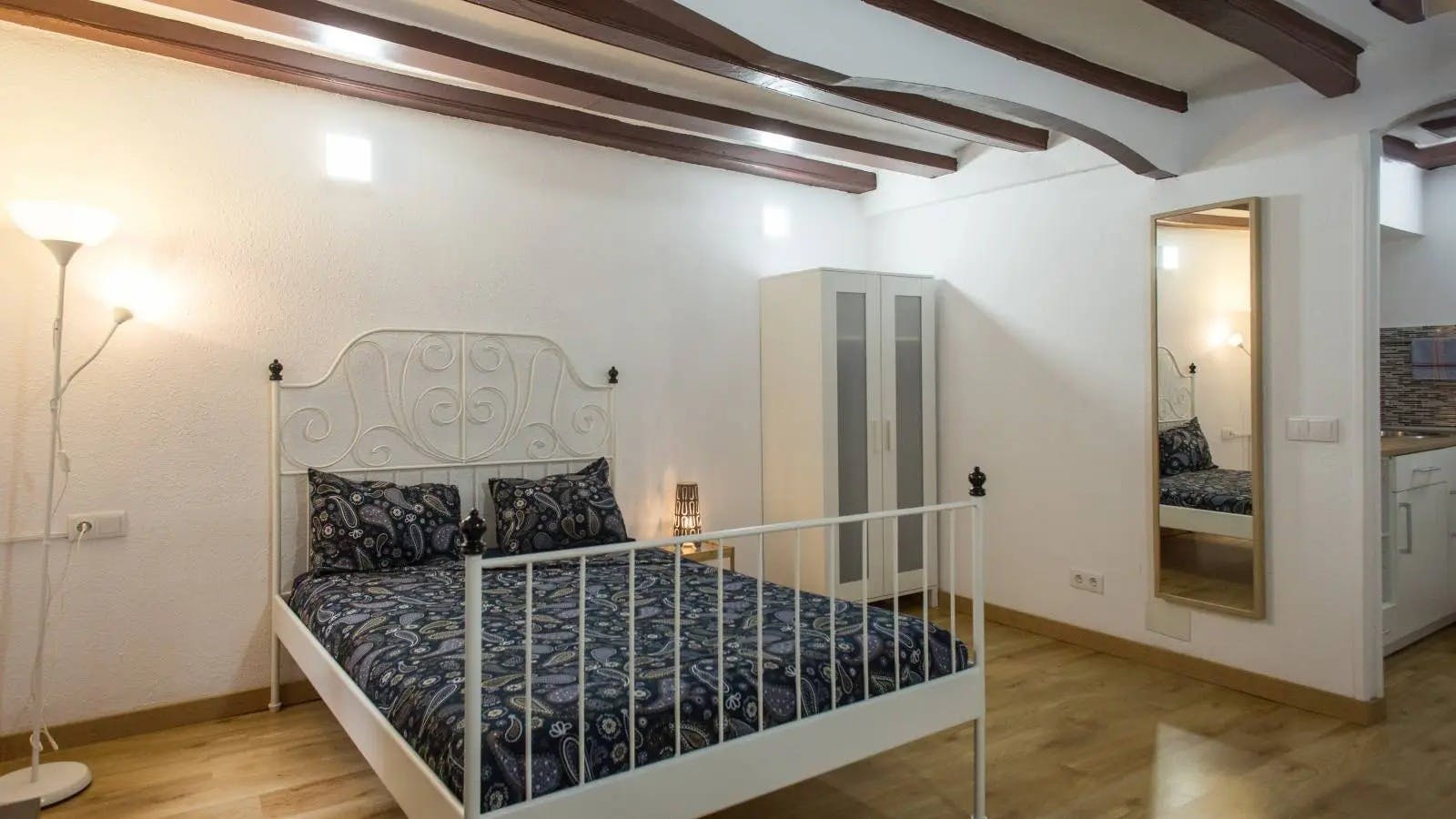 Studio for rent for €920 per month in Barcelona, Carrer de Valldonzella