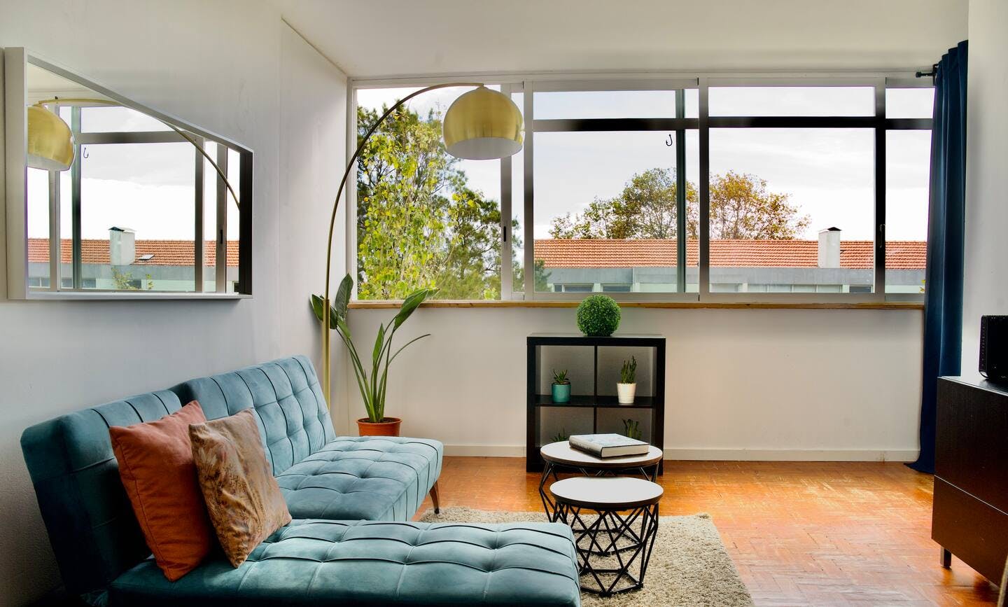 公寓 正在以 €2,000 的月租出租，其位于 Parede, Avenida Gago Coutinho