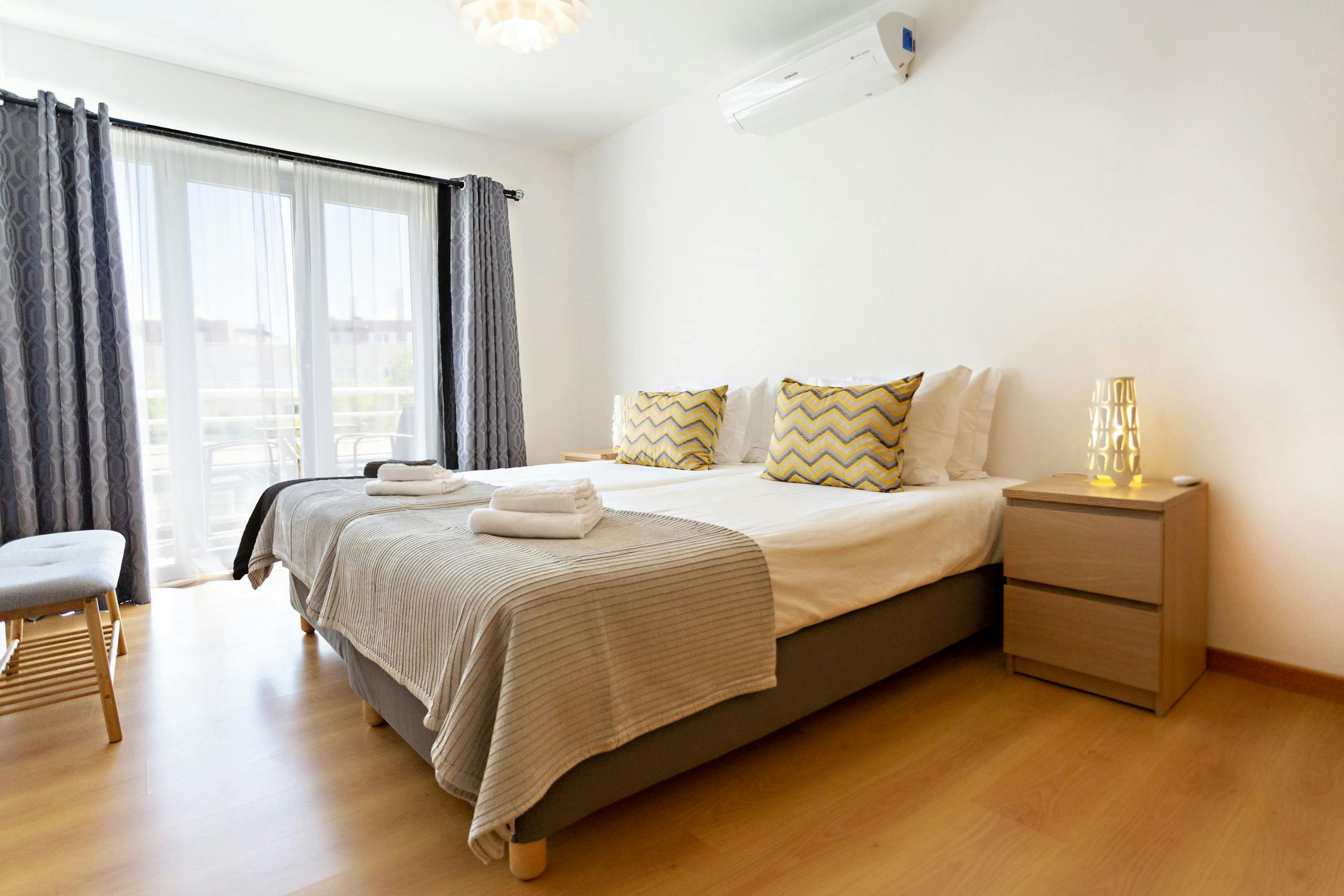 Apartment for rent for €9,999 per month in Cabanas, Rua Pedro Nunes