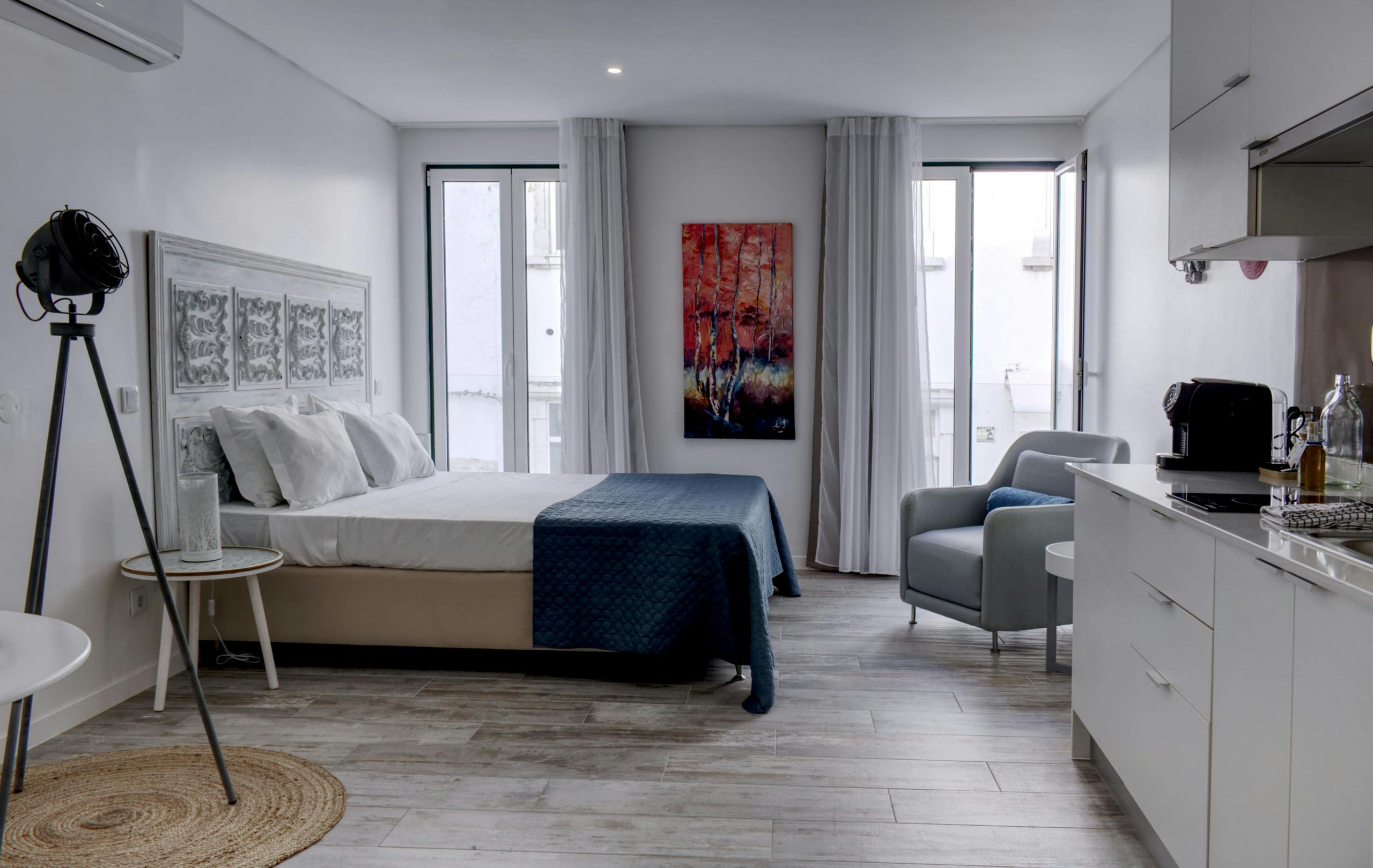 Appartement à louer pour 9 999 €/mois à Faro, Praça Ferreira de Almeida