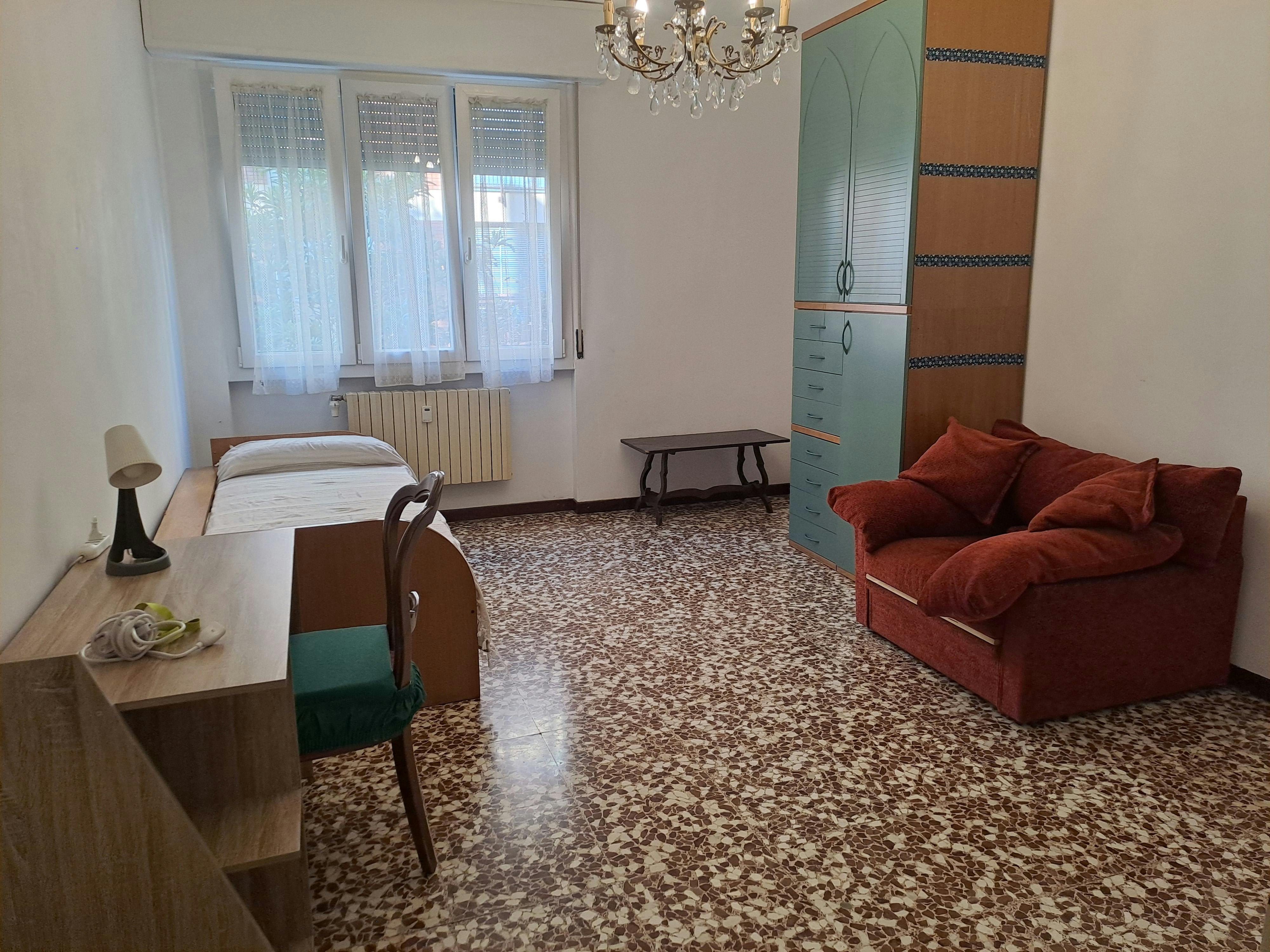 Private room for rent for €300 per month in Milan, Via Monte Popera