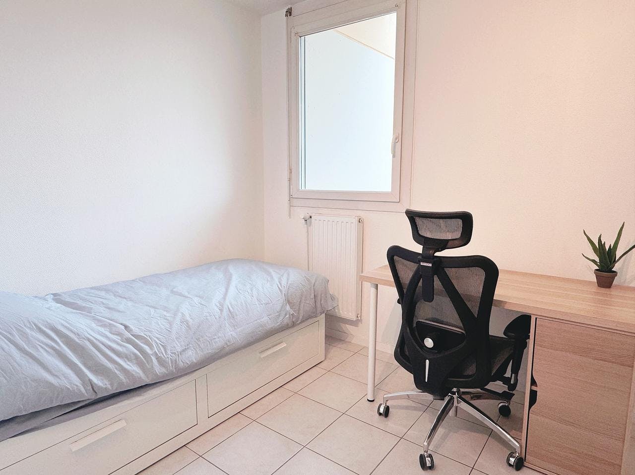 私人房间 正在以 €350 的月租出租，其位于 Angoulême, Rue d'Alexandrie