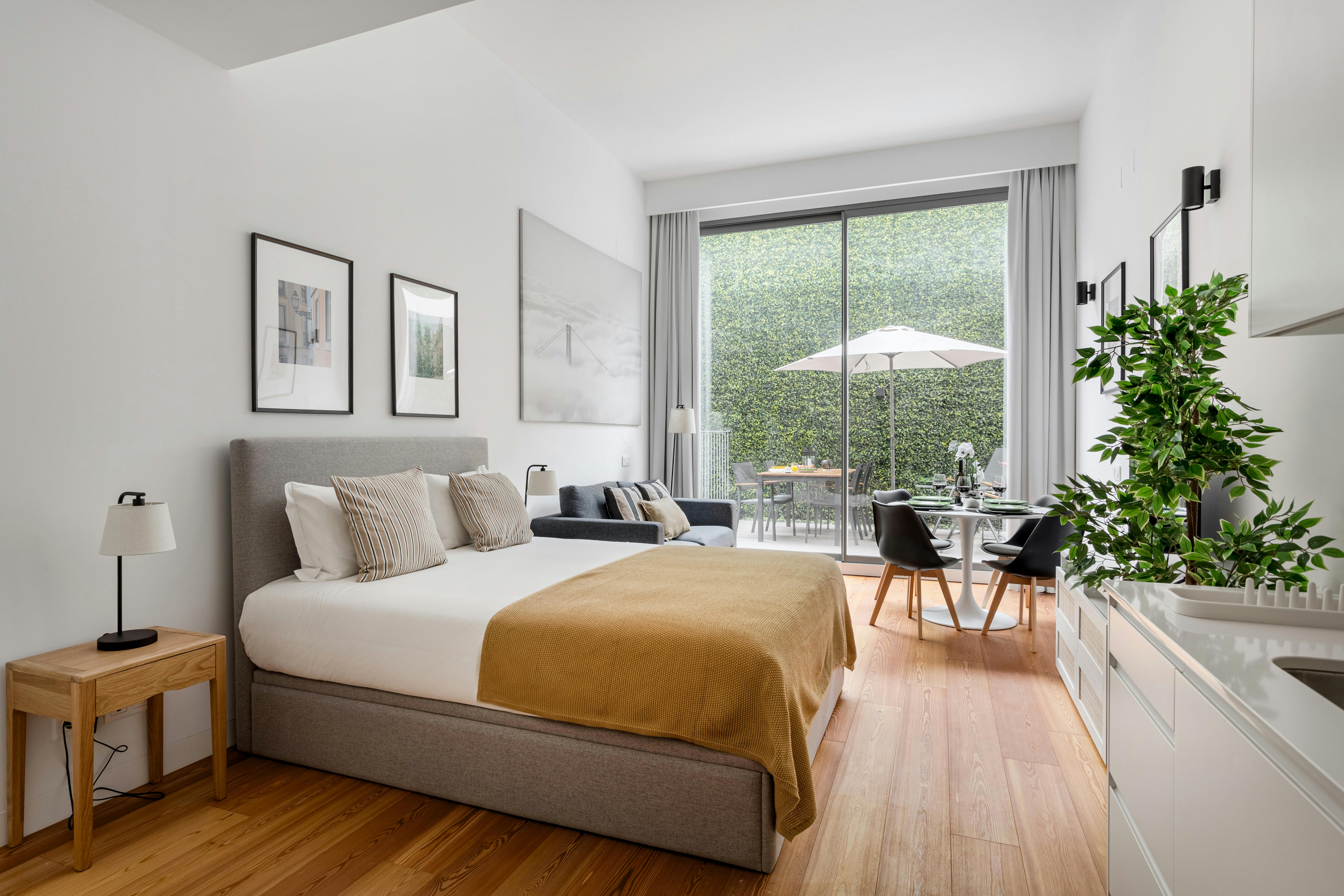 Studio for rent for €5,000 per month in Lisbon, Avenida Casal Ribeiro