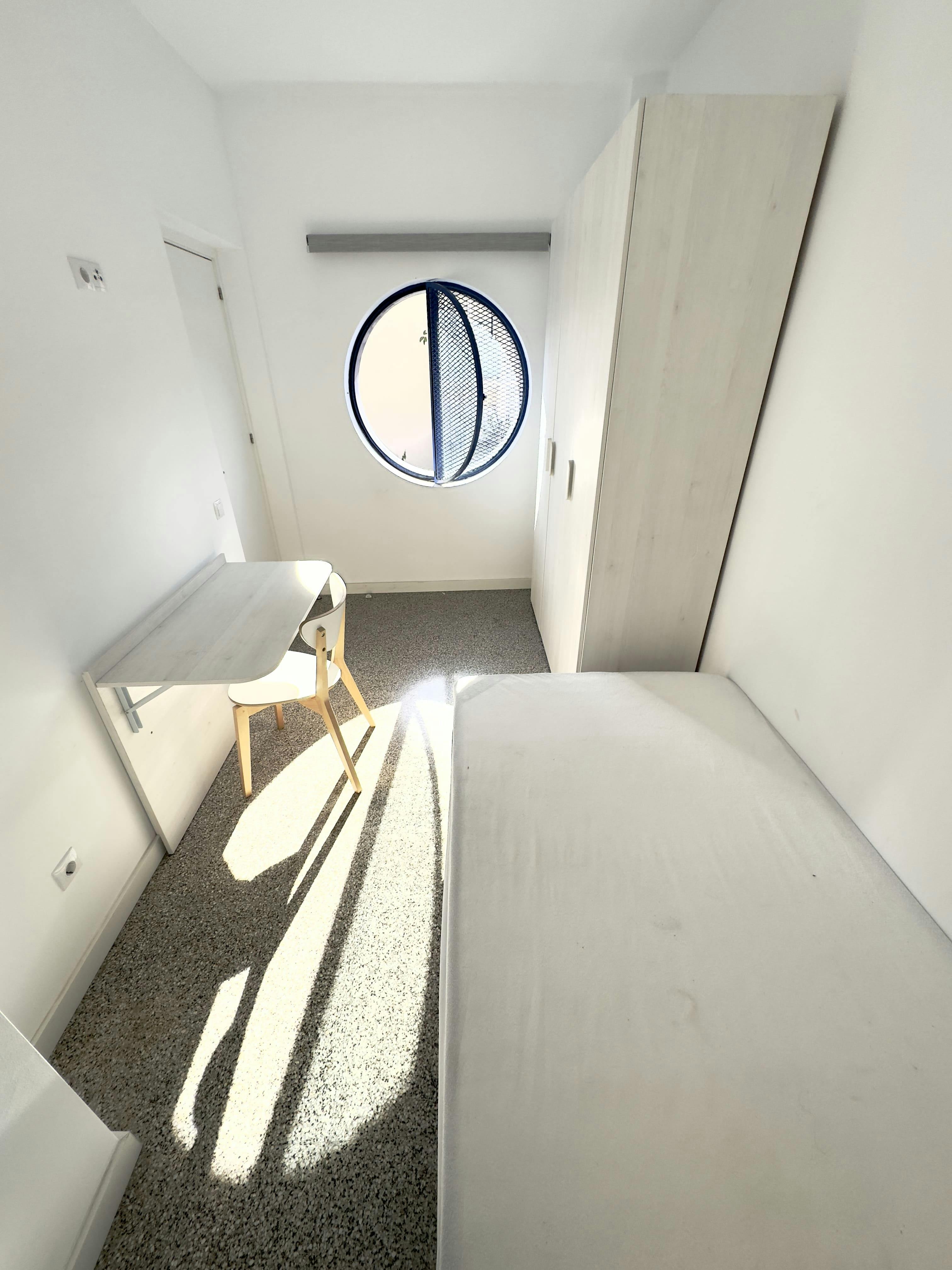 Private room for rent for €675 per month in Barcelona, Plaça de Catalunya