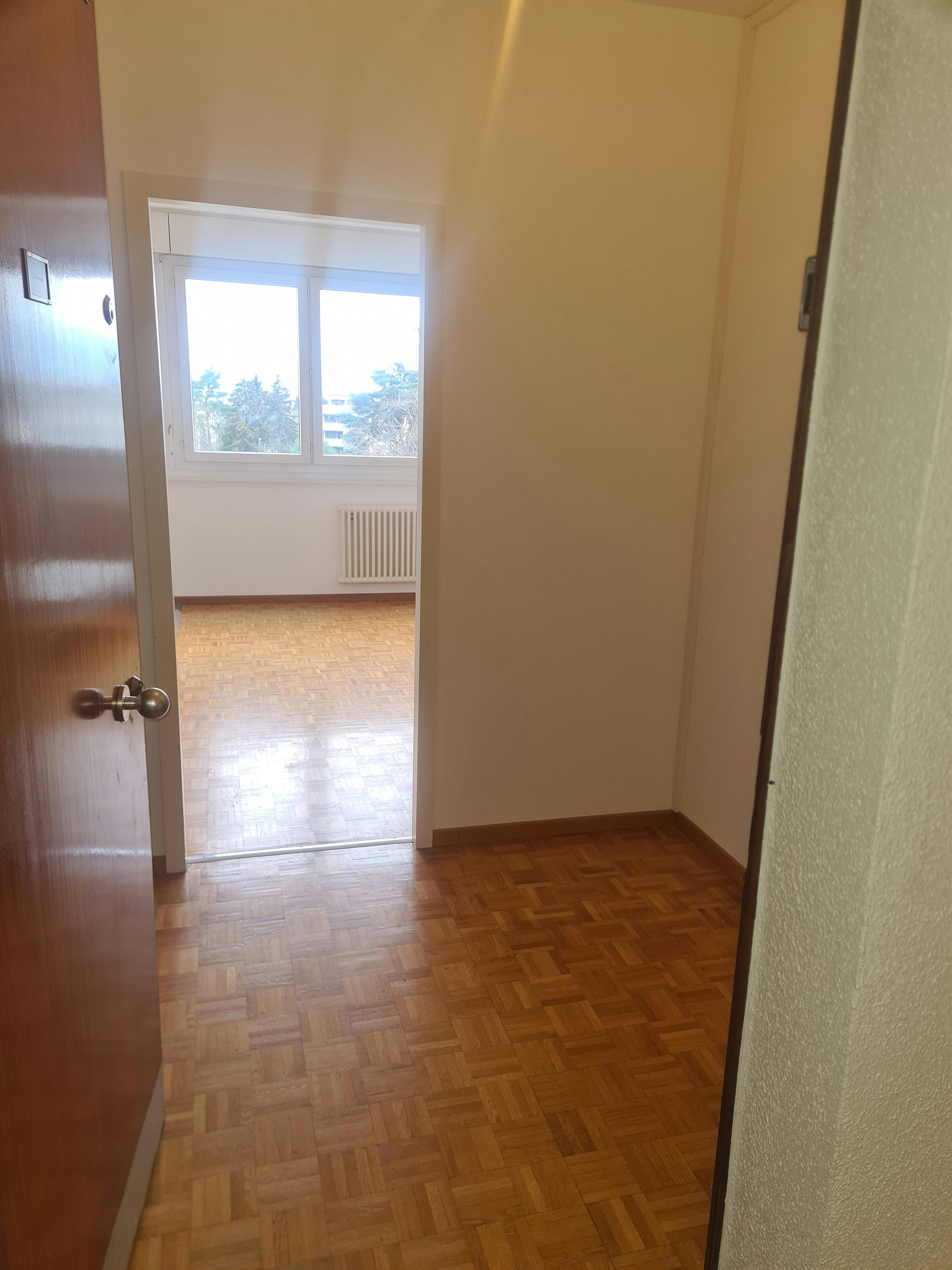 Квартира сдается в аренду за 1 800 CHF в месяц в Genève, Rue Camille-Martin