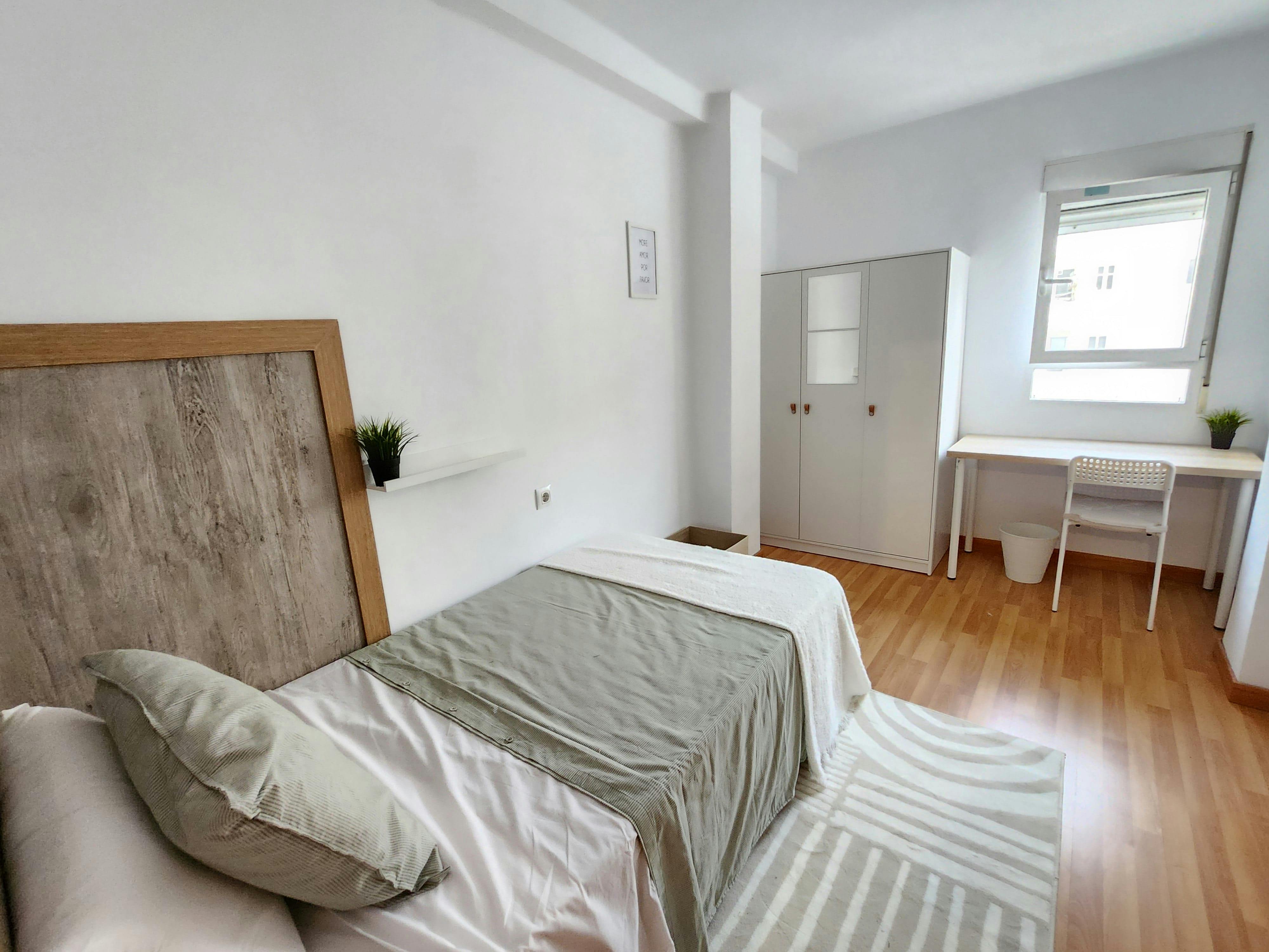 Private room for rent for €465 per month in Valencia, Carrer de la Torreta de Miramar