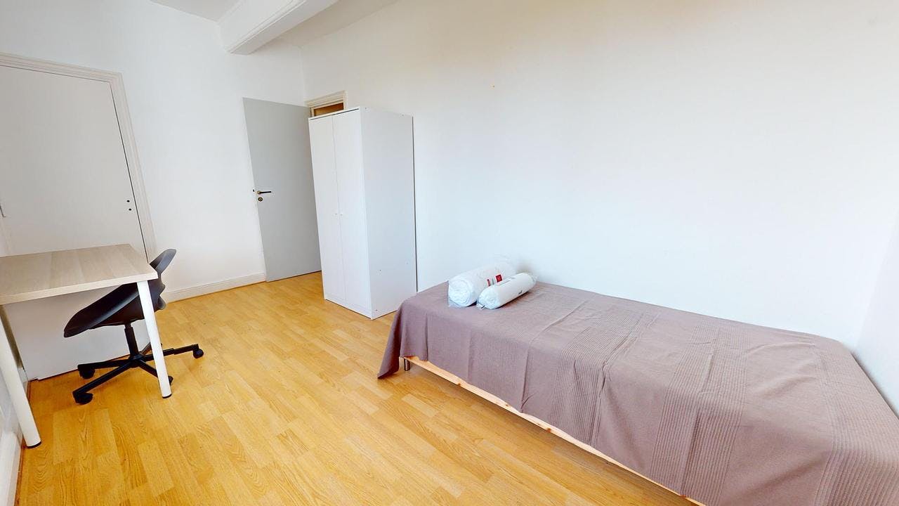 Private room for rent for €556 per month in Saint-Genis-les-Ollières, Rue Louis Gayet