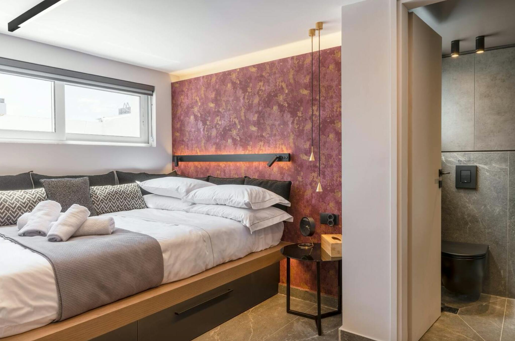 Ploutarchou, Athina preview