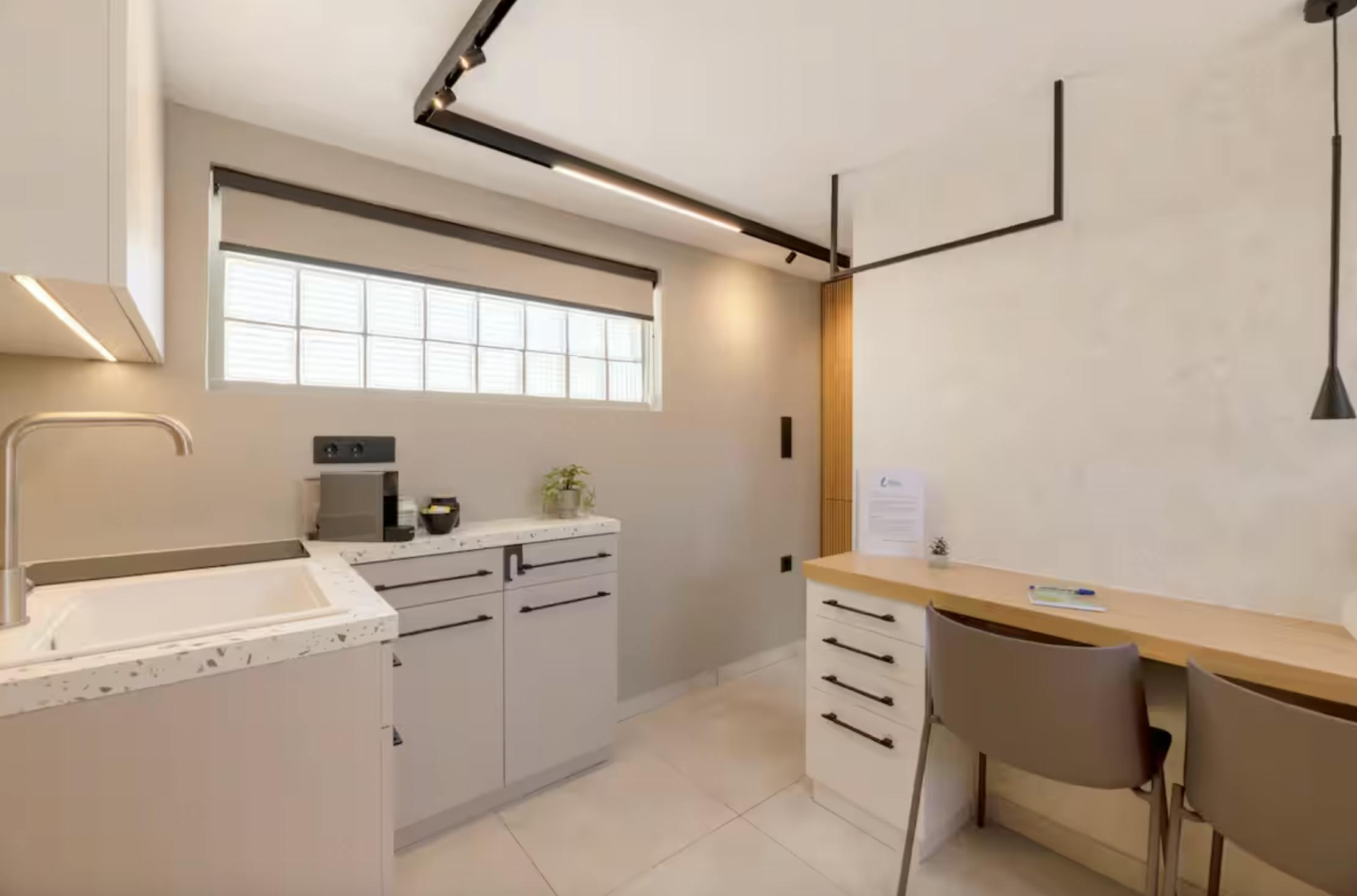 单间公寓 正在以 €900 的月租出租，其位于 Athina, Ploutarchou