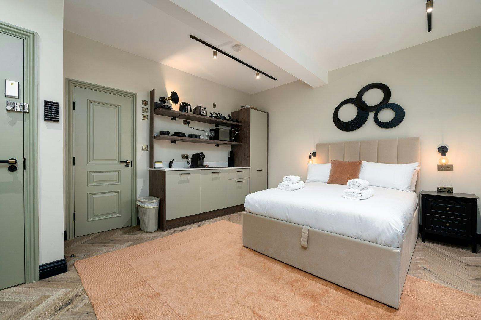 Studio for rent for £3,100 per month in London, Chalton Street