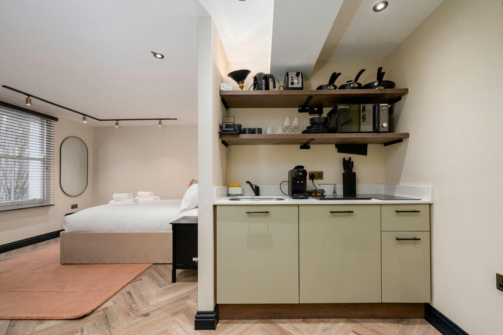 Studio for rent for £3,100 per month in London, Chalton Street