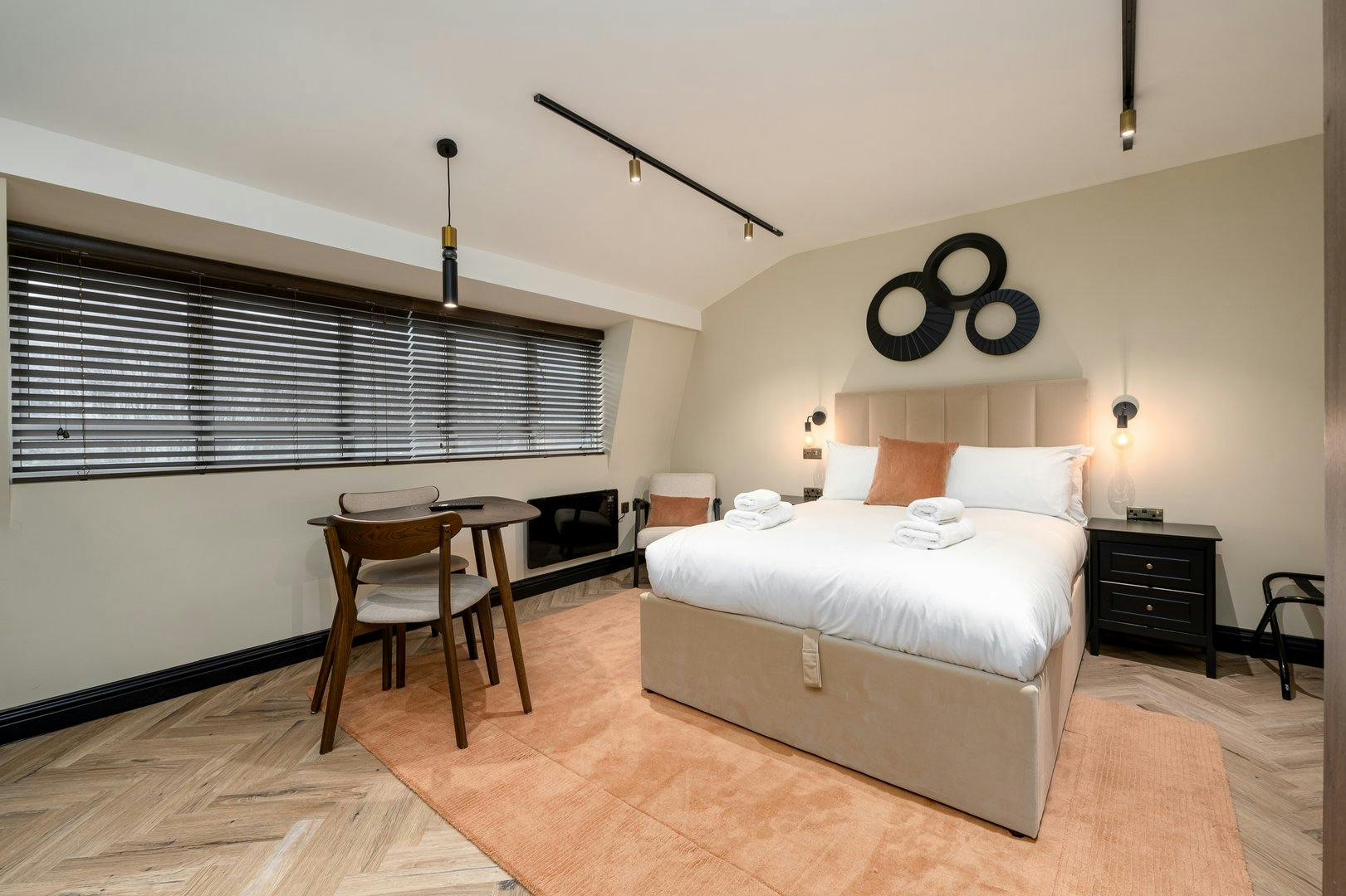 Studio for rent for £3,100 per month in London, Chalton Street