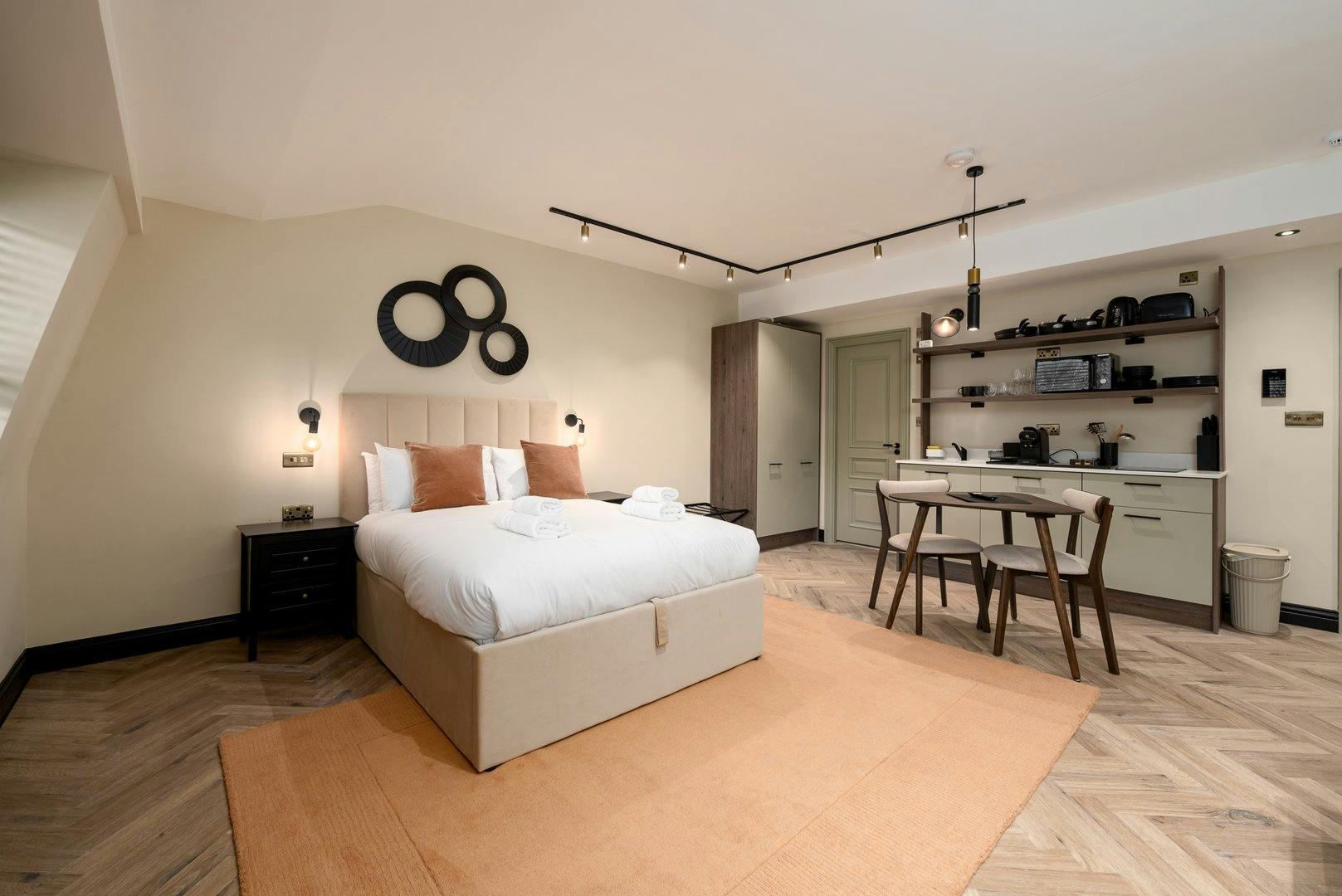 Studio for rent for £3,100 per month in London, Chalton Street