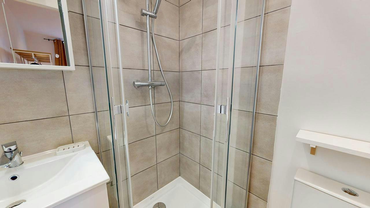 Private room for rent on Rue Caumartin, Lille - Plus