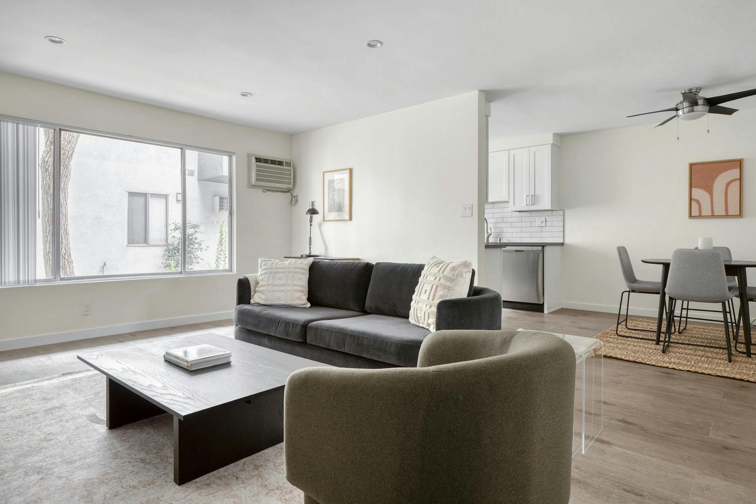 公寓 正在以 $3,928 的月租出租，其位于 Los Angeles, Kling Street