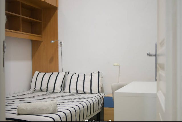Private room for rent for €380 per month in Barcelona, Carrer de Nàpols