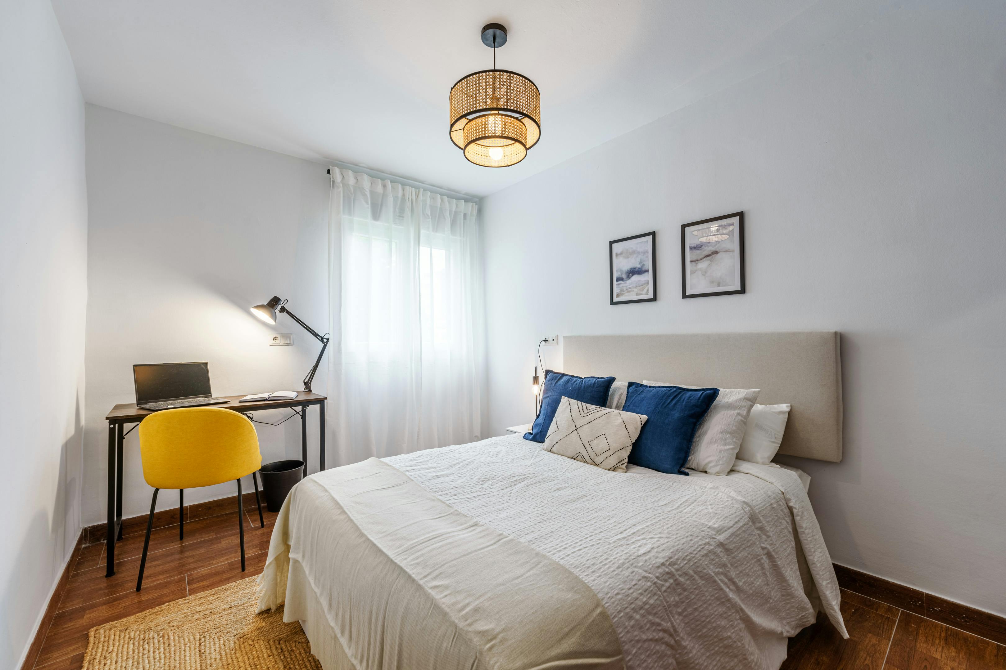 Private room for rent for €650 per month in Málaga, Calle Fernández Fermina