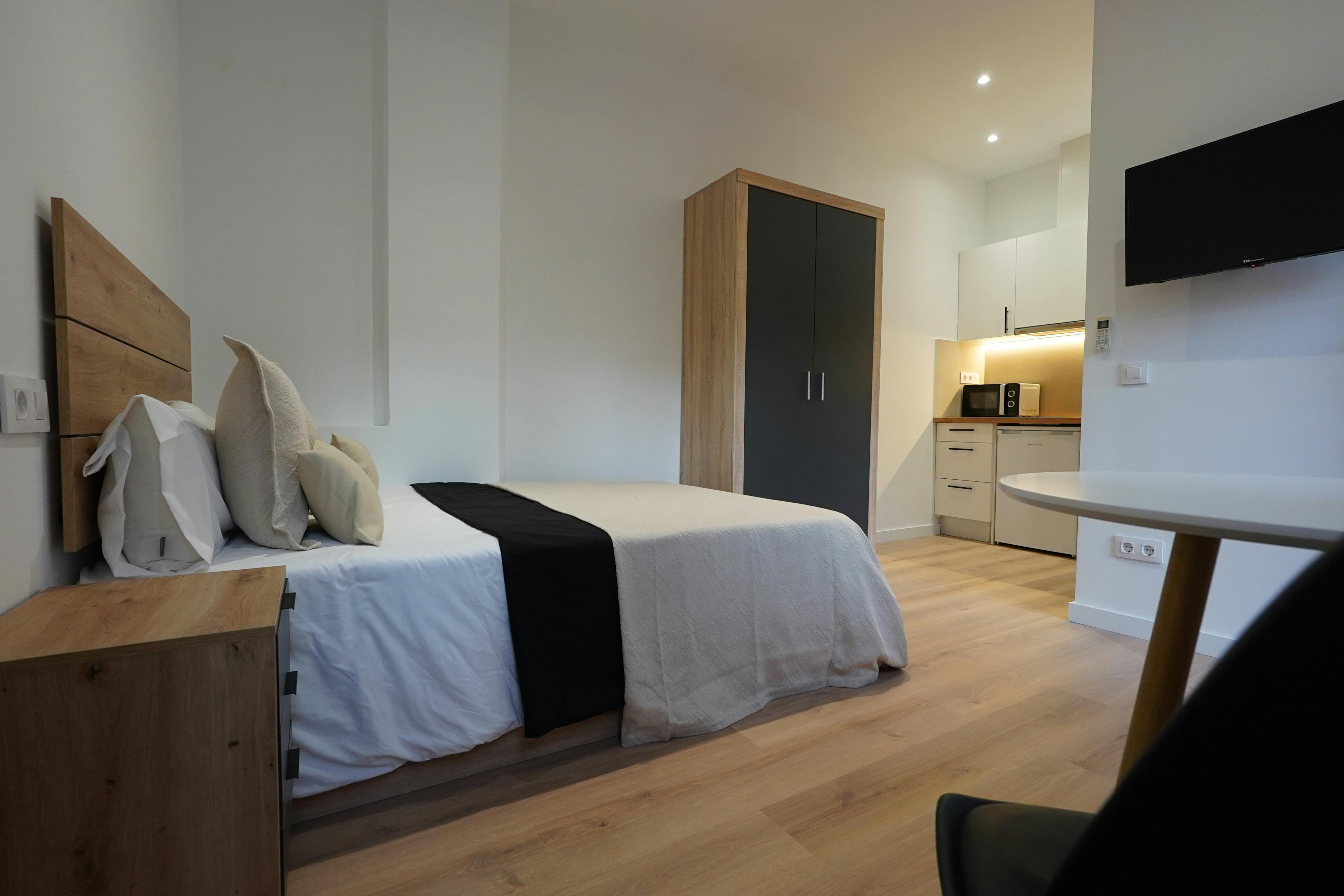 Shared room for rent for €1,200 per month in Barcelona, Ronda de Sant Pere