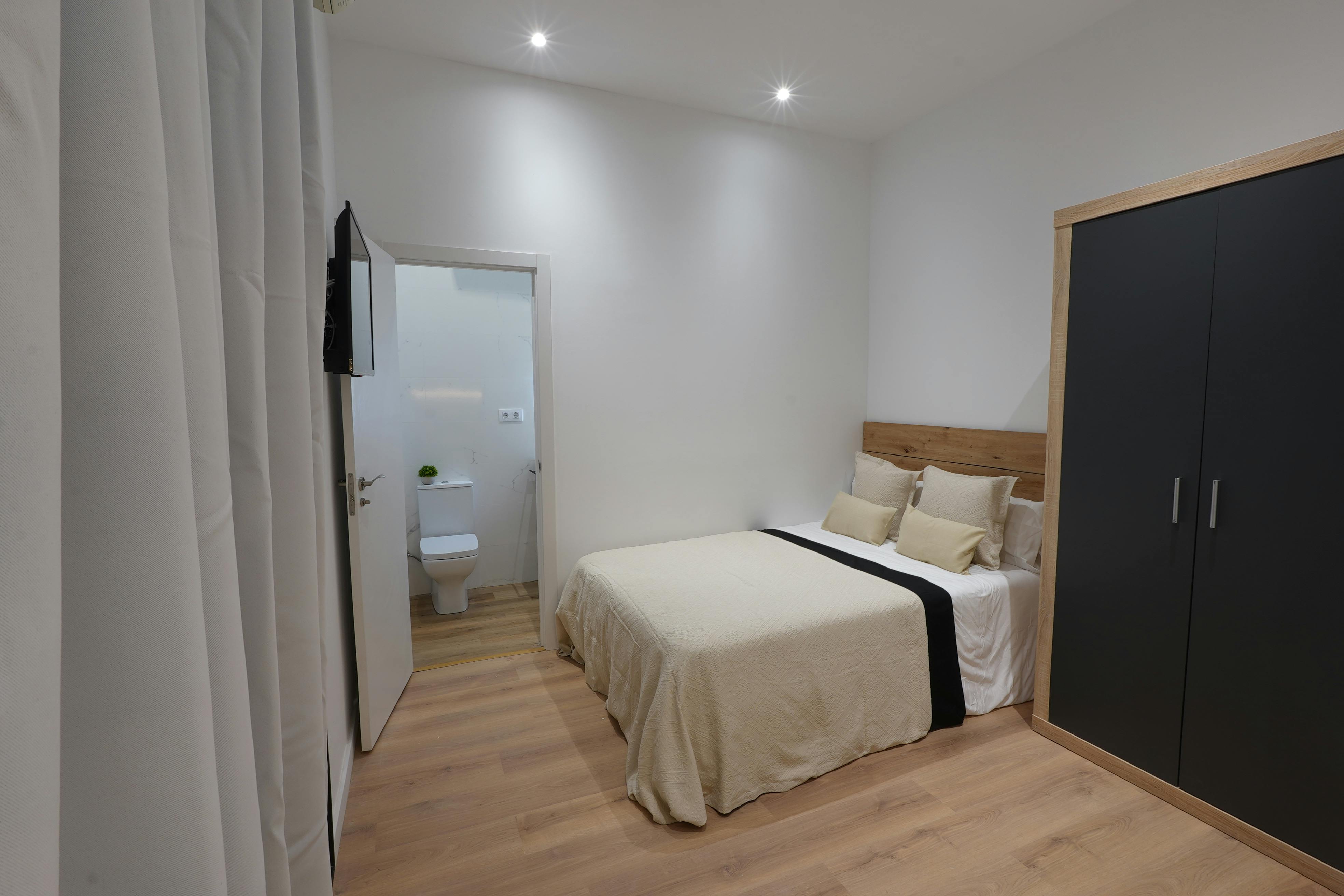 Shared room for rent for €1,200 per month in Barcelona, Ronda de Sant Pere