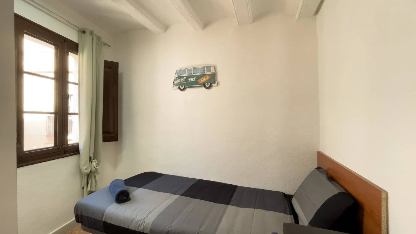Private room for rent for €280 per month in Barcelona, Carrer de Valldonzella
