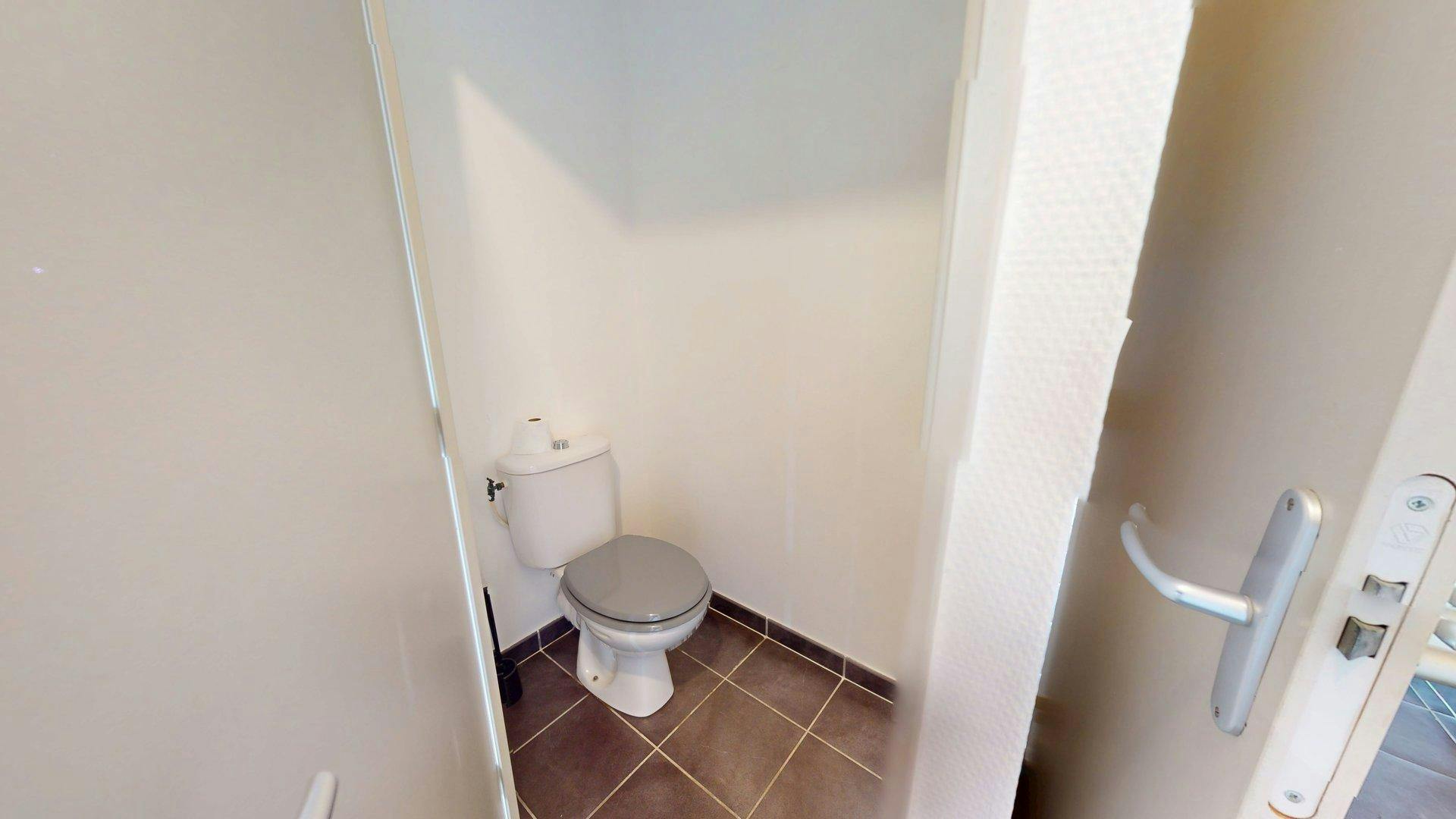 Apartment Vénissieux, 1 bed, 10m² — photo 41