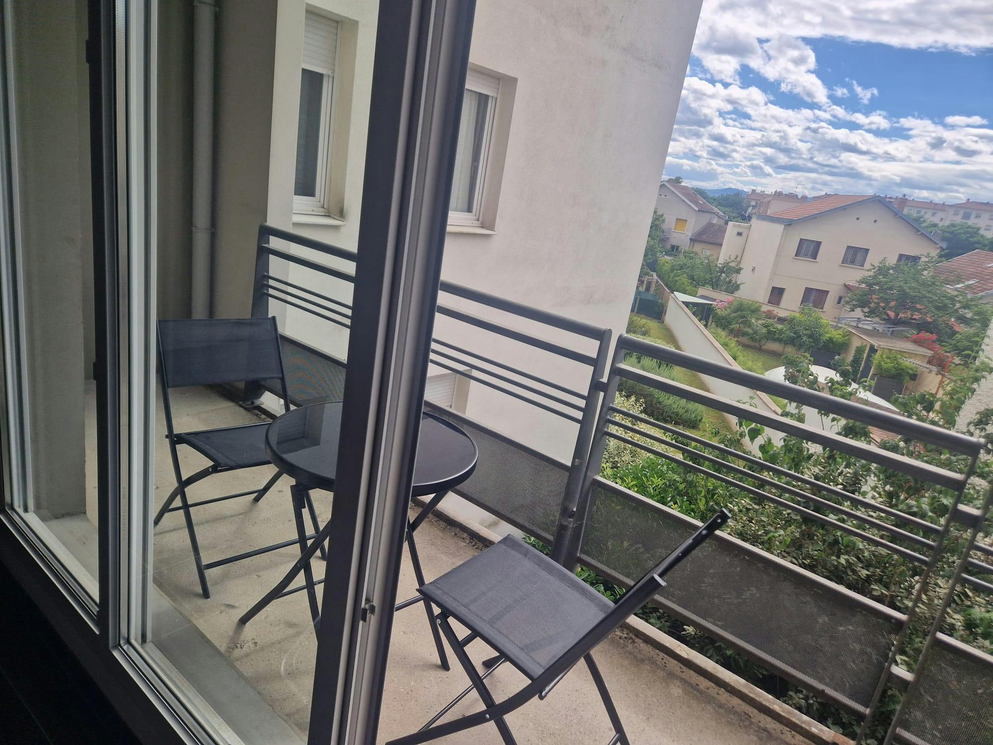 Apartment Vénissieux, 1 bed, 10m² — photo 3