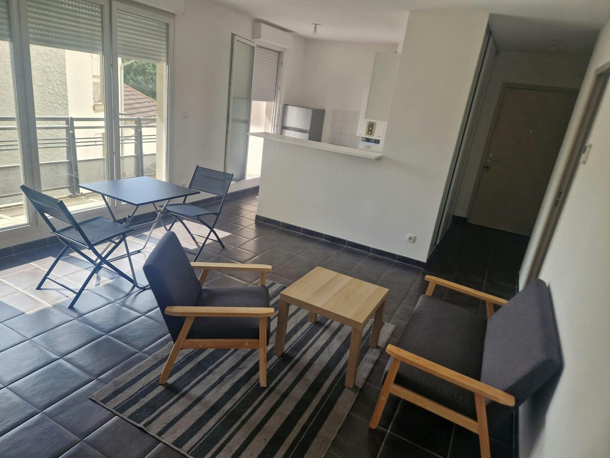 Apartment Vénissieux, 1 bed, 10m² — photo 17