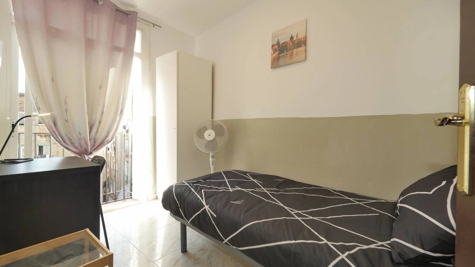 Private room for rent for €360 per month in Barcelona, Carrer de Vistalegre