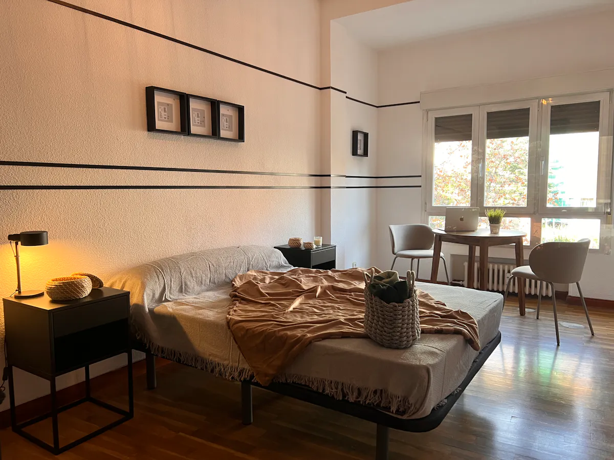 Private room in Calle de López de Hoyos, Madrid (1587732) ROOM