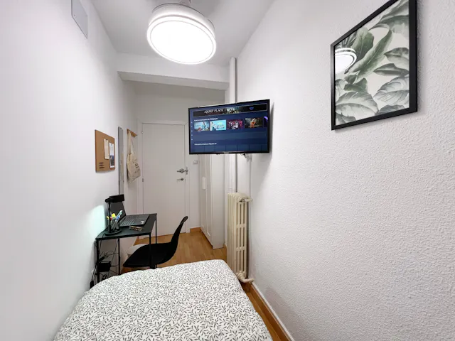 Private room in Calle de Elfo, Madrid (1587993) room image 2
