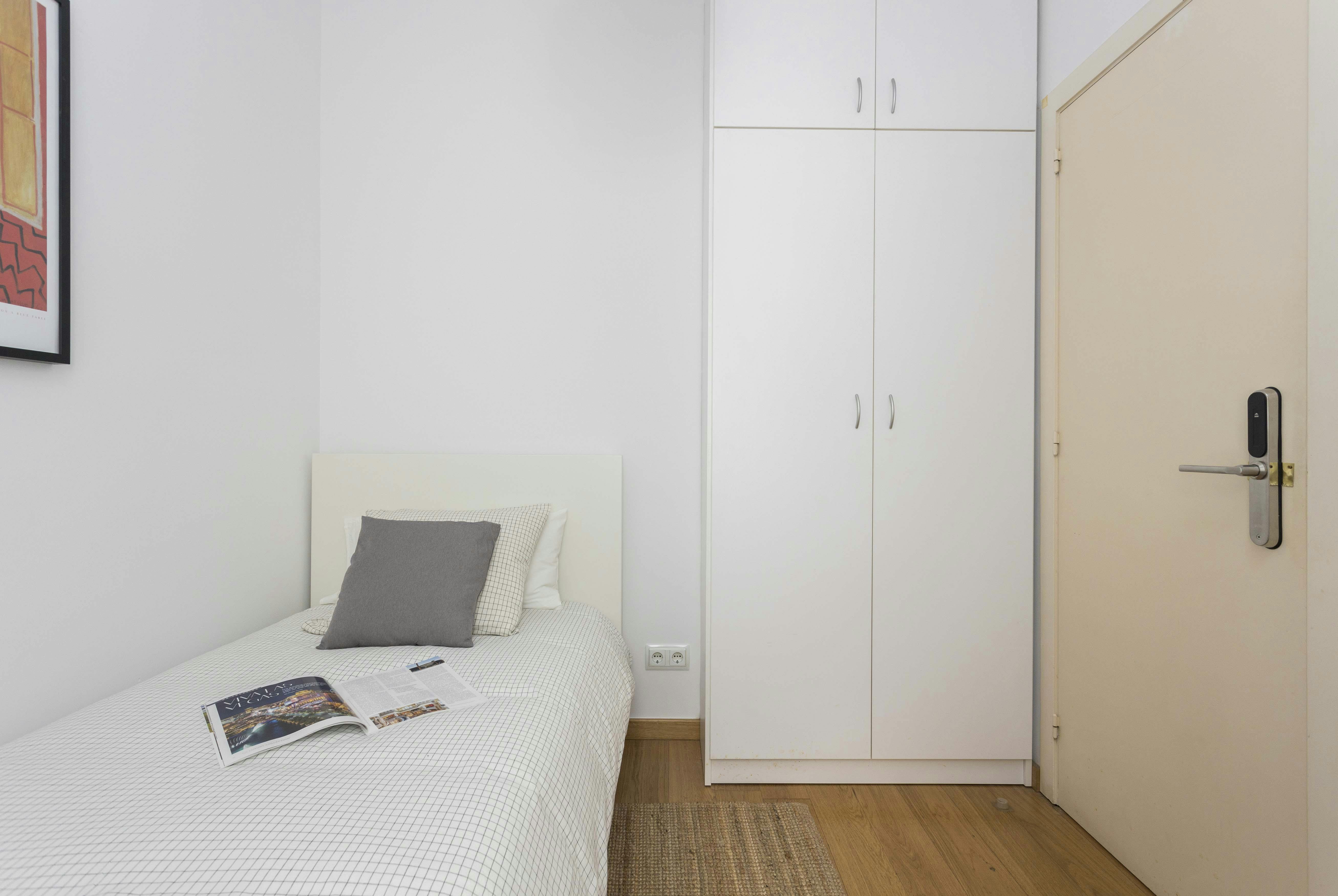 Private room for rent for €675 per month in Barcelona, Carrer de Nicaragua