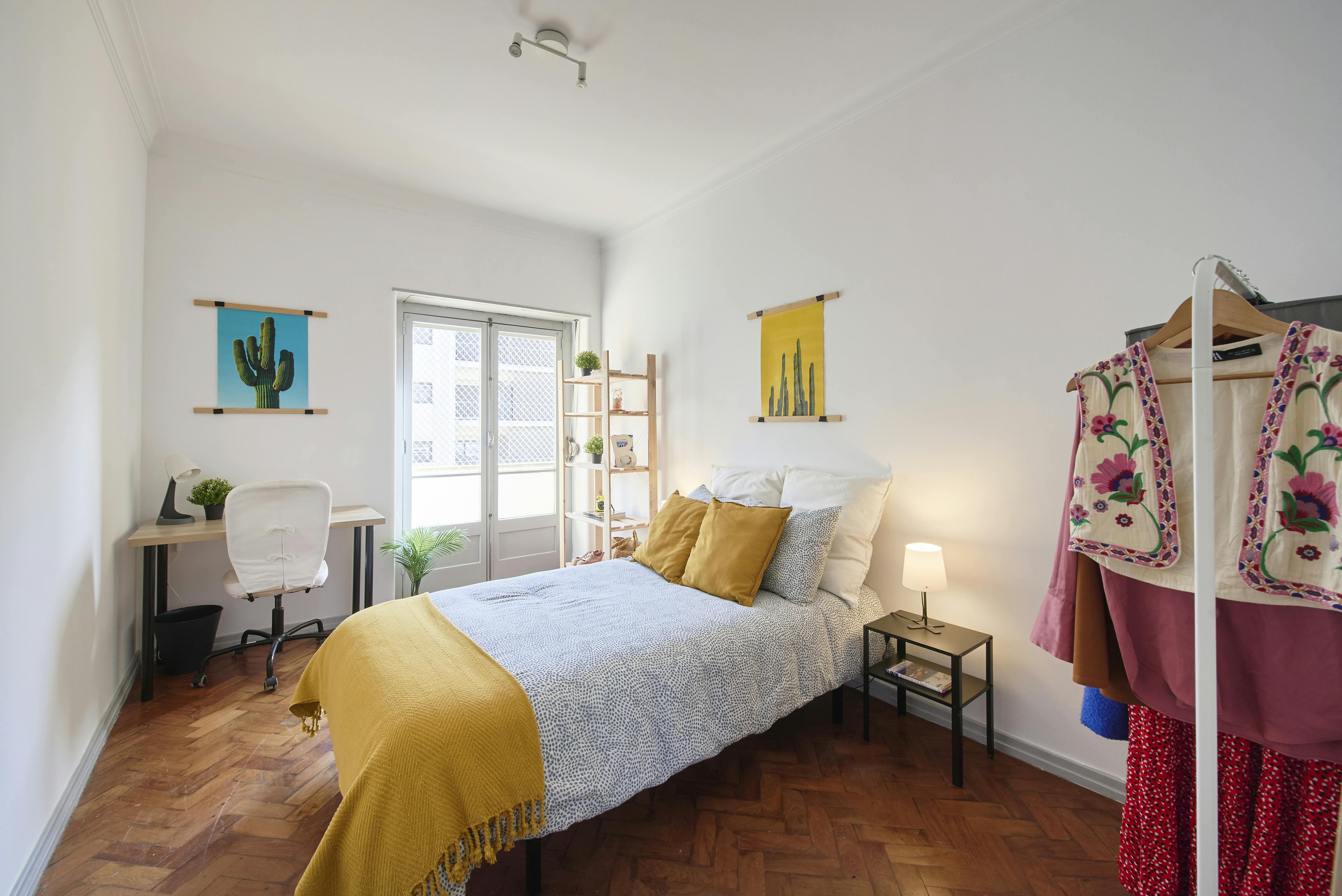 Private room for rent for €490 per month in Lisbon, Avenida Almirante Reis