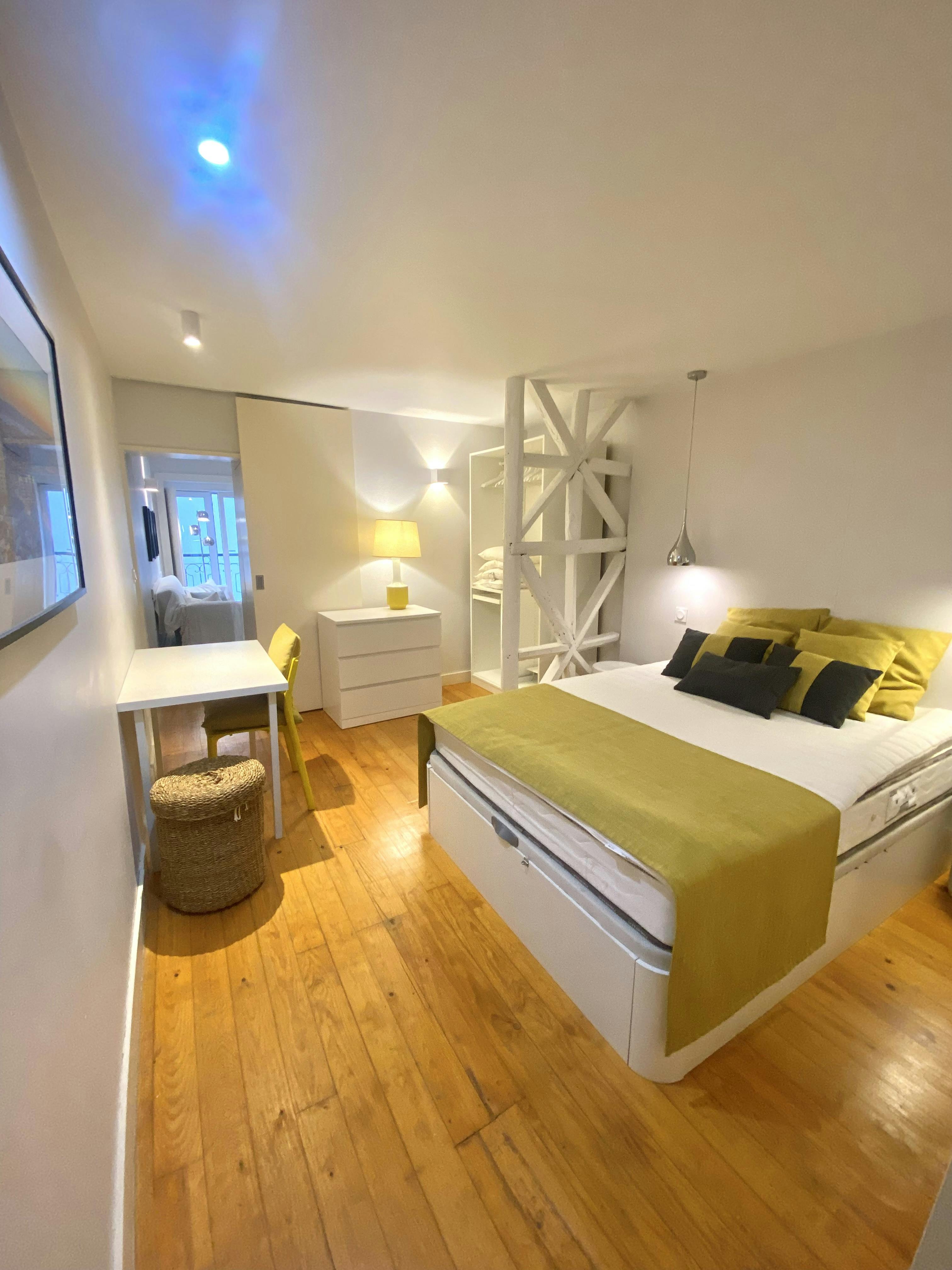 Apartment for rent for €1,400 per month in Lisbon, Rua Luz Soriano