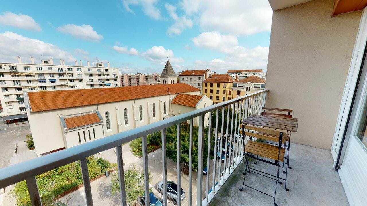 Apartment Villeurbanne, 1 bed, 13m² — photo 2
