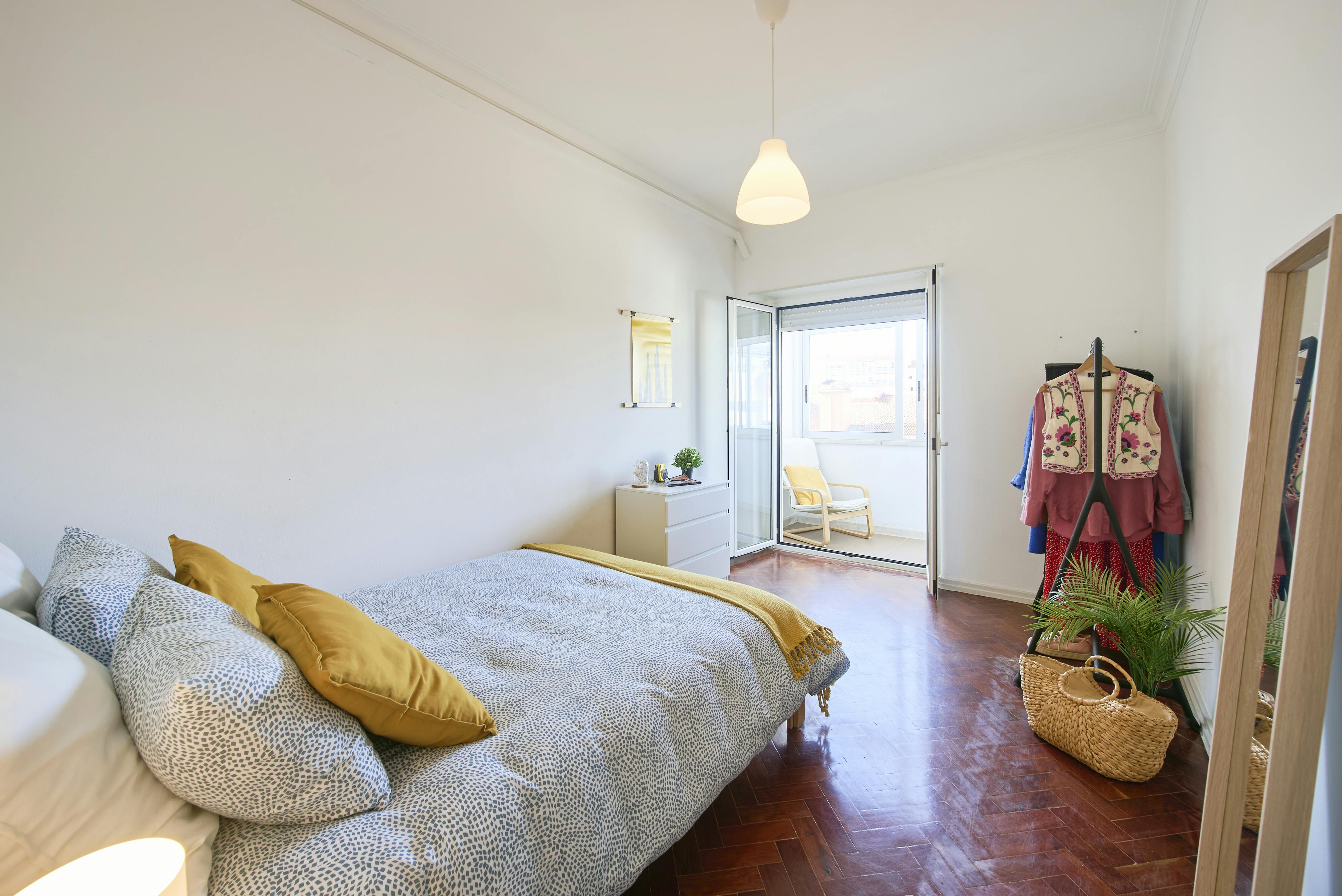 WG-Zimmer zu mieten für 495 € pro Monat in Lisbon, Avenida Almirante Reis