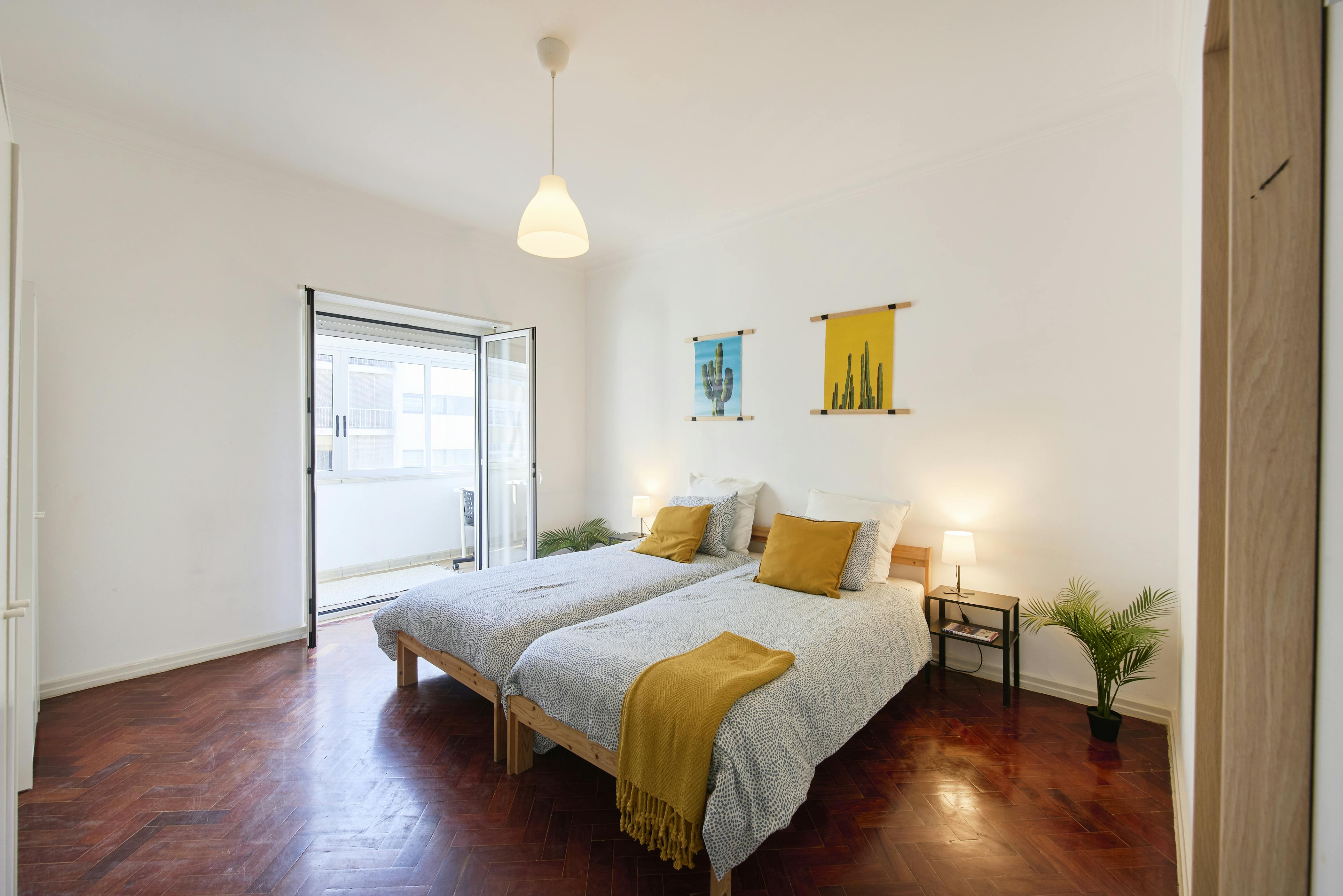 Private room for rent for €690 per month in Lisbon, Avenida Almirante Reis