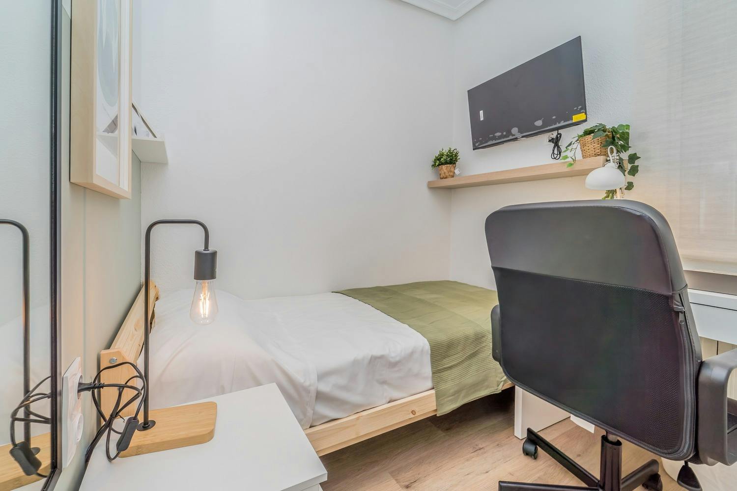 Habitación privada en alquiler por 275 € al mes en Valladolid, Calle Palacio Valdés