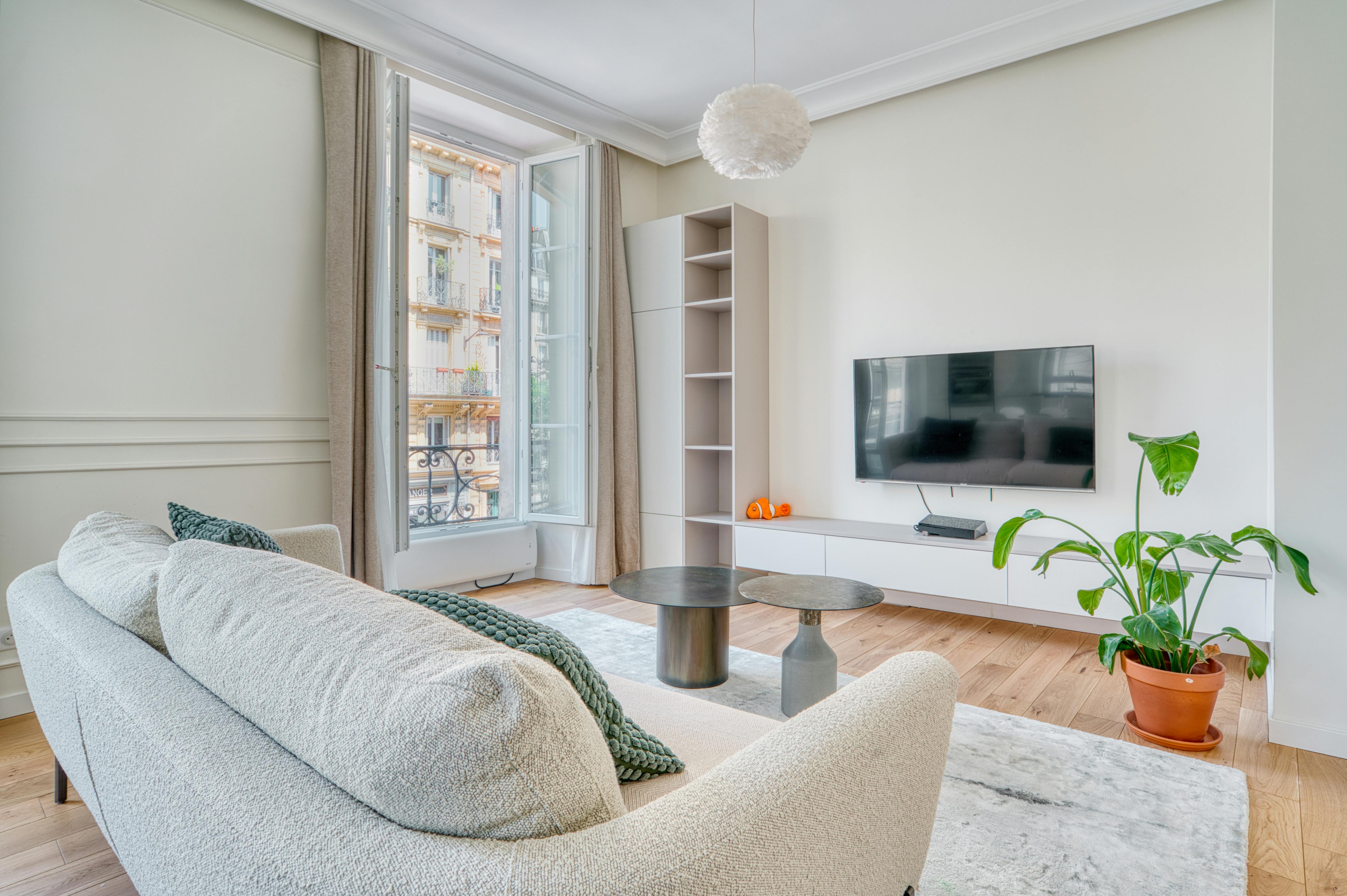 Apartment for rent for €4,500 per month in Paris, Rue Bailly