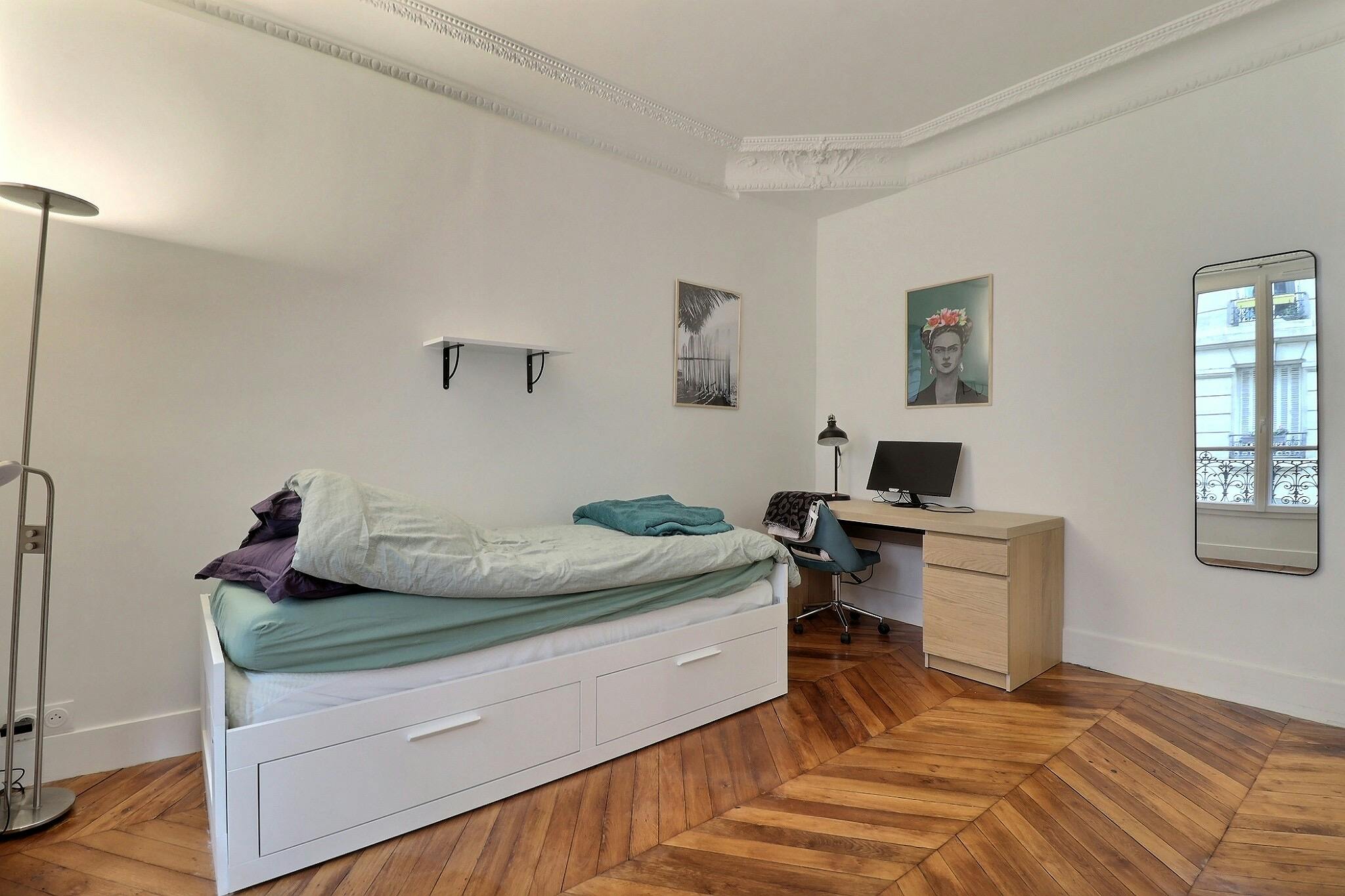 Studio for rent for €1,285 per month in Paris, Rue Lentonnet