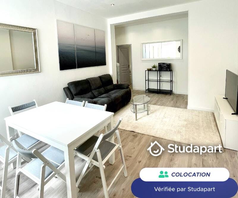 私人房间 正在以 €440 的月租出租，其位于 Lens, Rue Victor Hugo