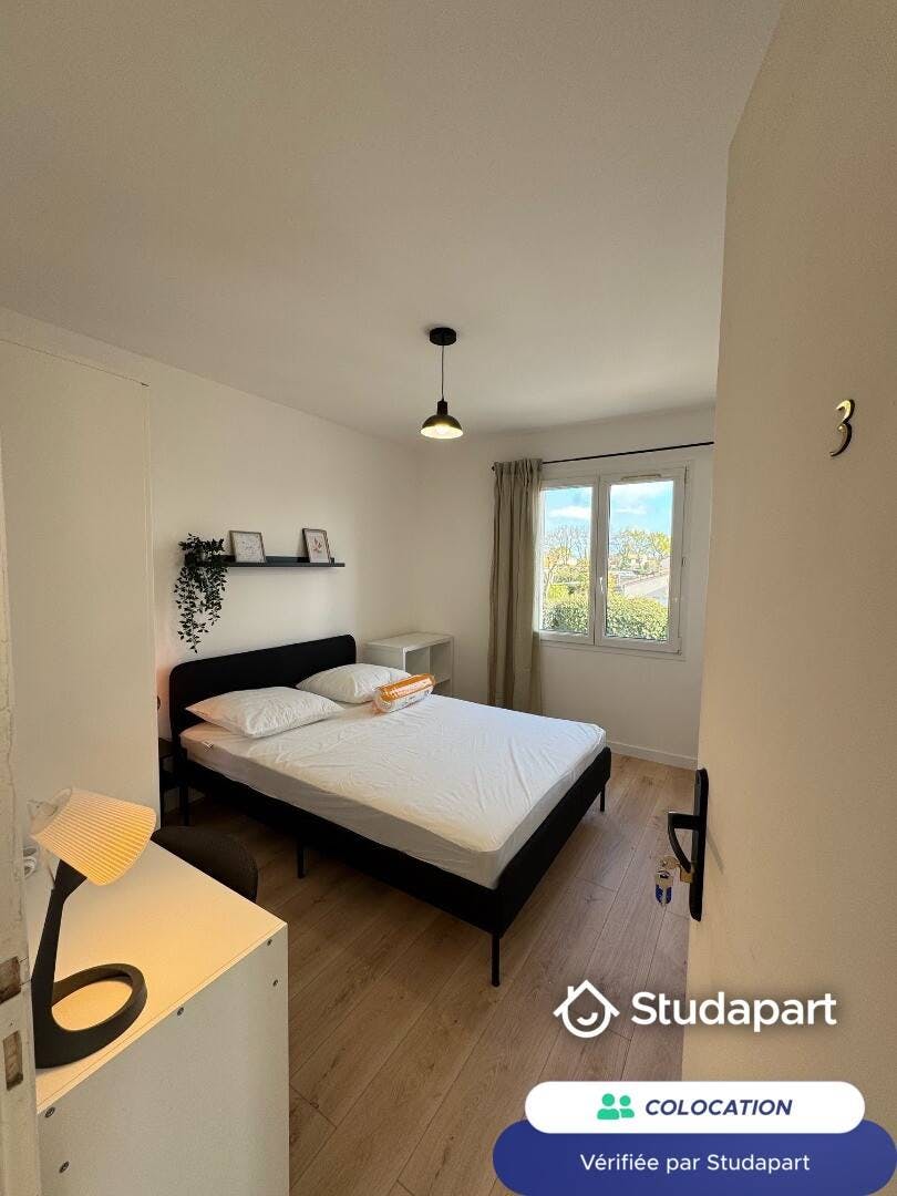 私人房间 正在以 €380 的月租出租，其位于 La Roche-sur-Yon, Rue Alphonse de Lamartine