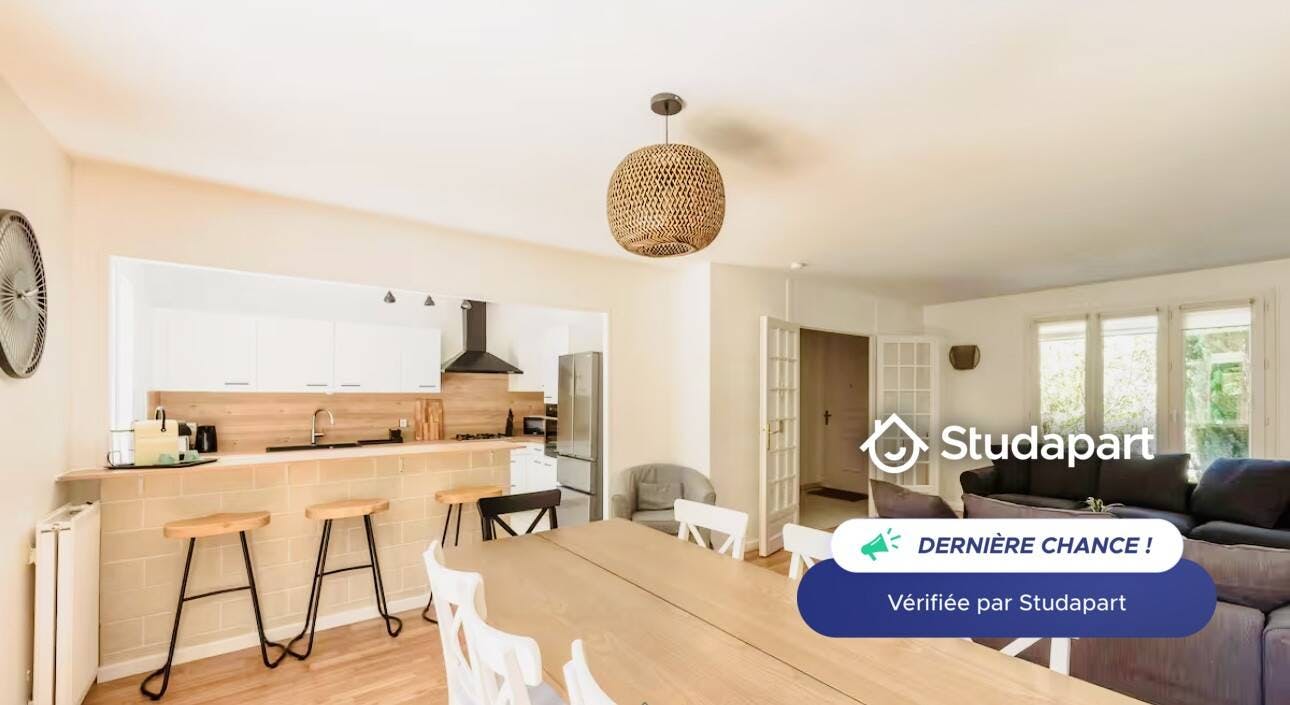 Huis te huur voor € 4.000 per maand in Serris, Passage des Cordeliers