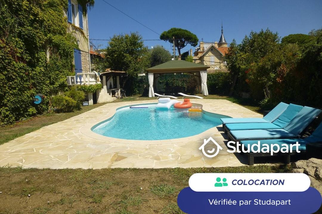 私人房间 正在以 €650 的月租出租，其位于 Antibes, Chemin de la Colle
