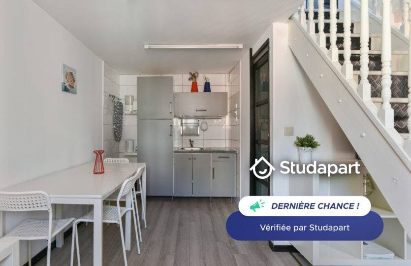 Apartment for rent for €1,050 per month in Lille, Rue Vieux Faubourg