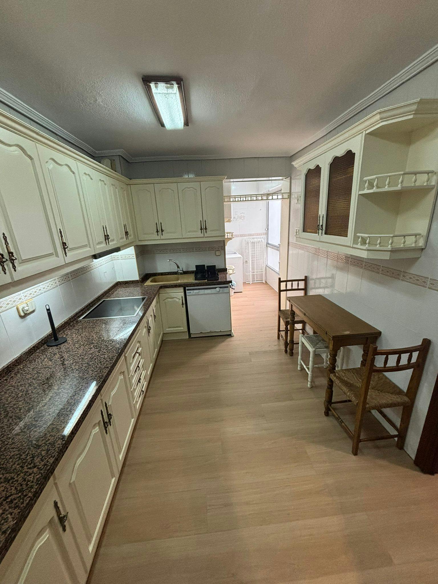 Single room Alicante, 1 bed, 4m² — photo 9