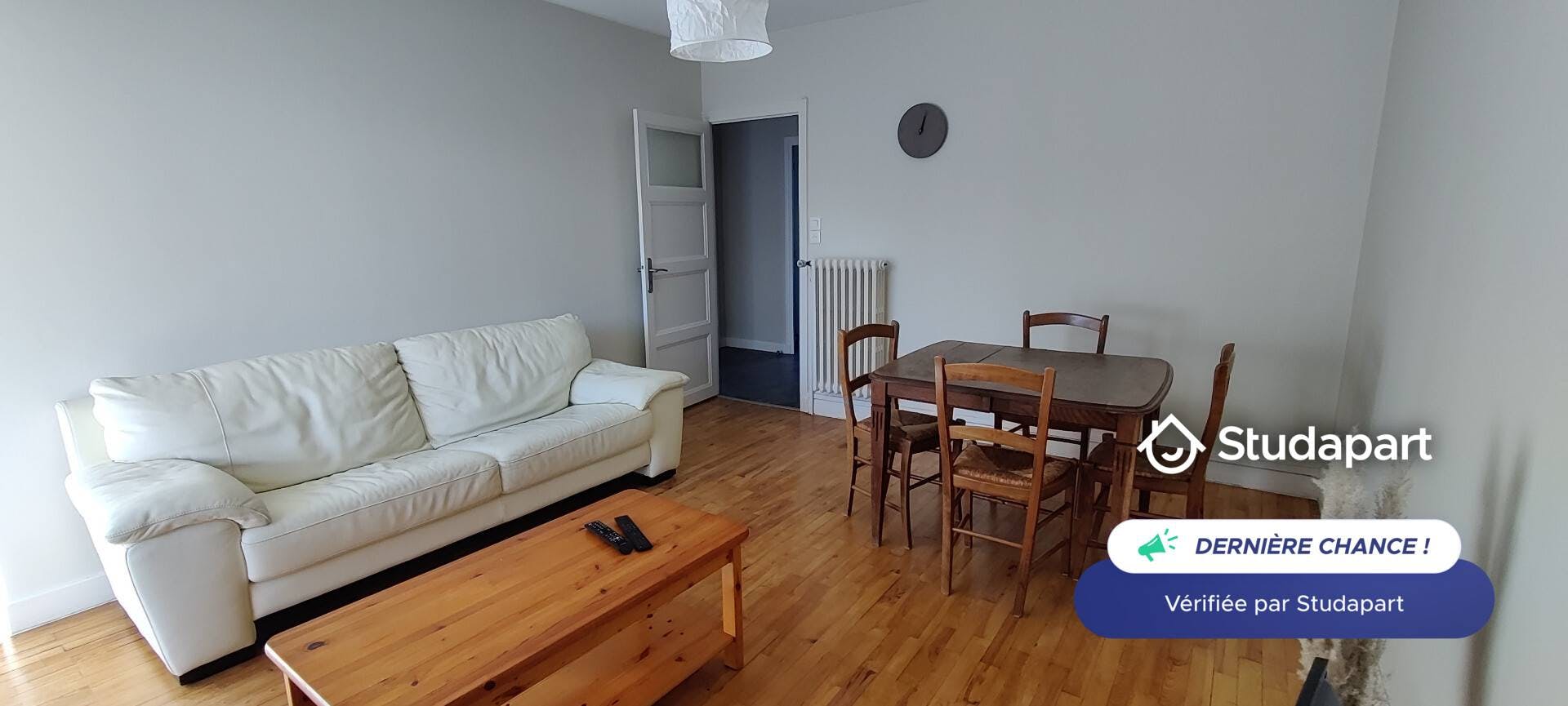 Apartment for rent for €1,100 per month in Clermont-Ferrand, Allée des Capucines