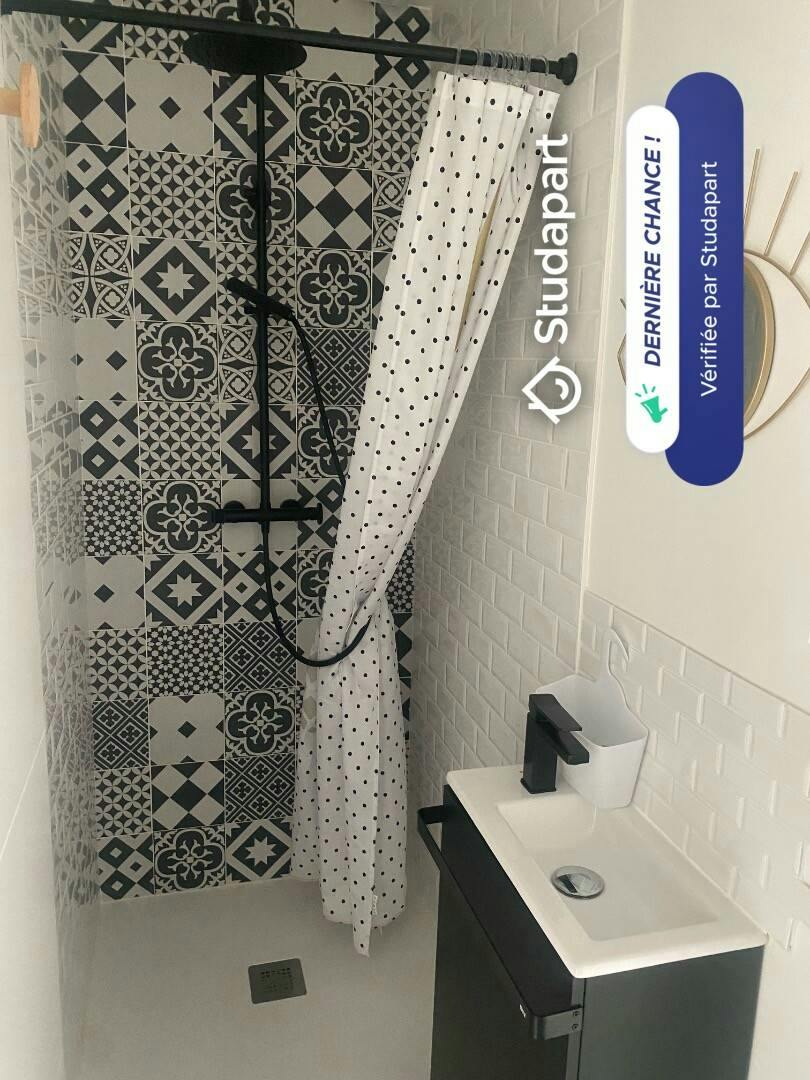 Private room for rent on Avenue Maurice Cletras, Nantes - Plus